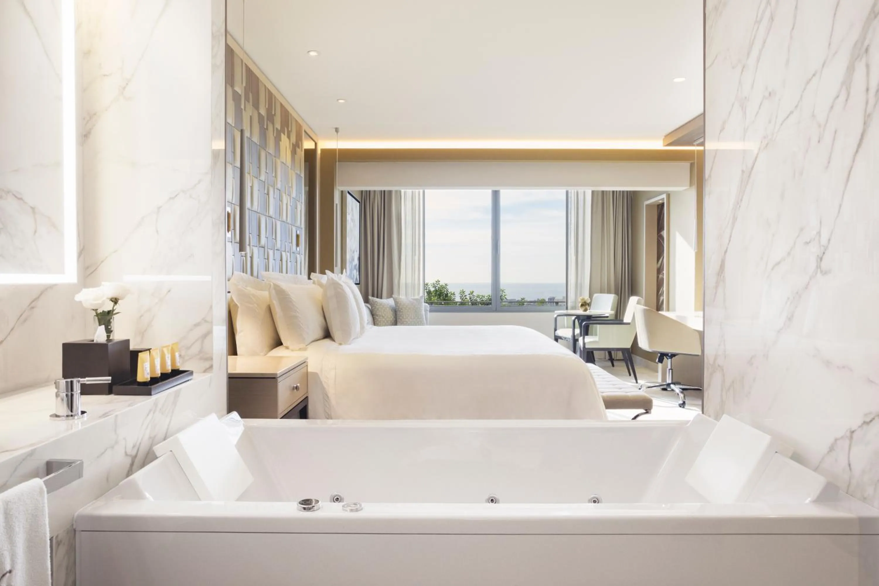 Bathroom, Bed in El Embajador, a Royal Hideaway Hotel