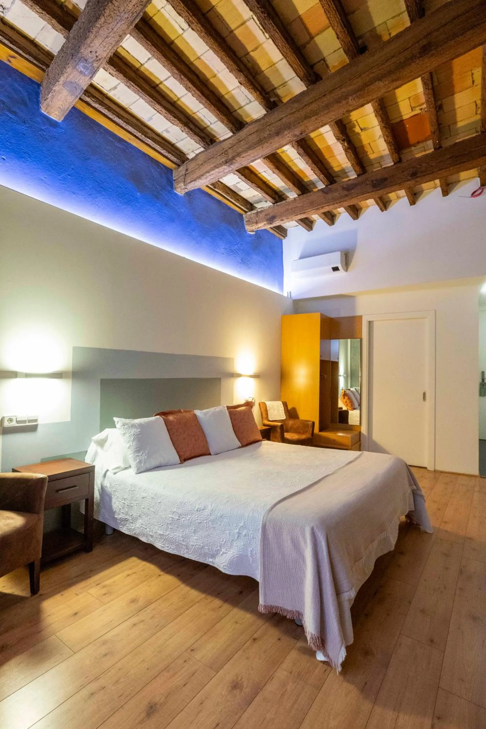 Photo of the whole room, Bed in Hotel La Freixera