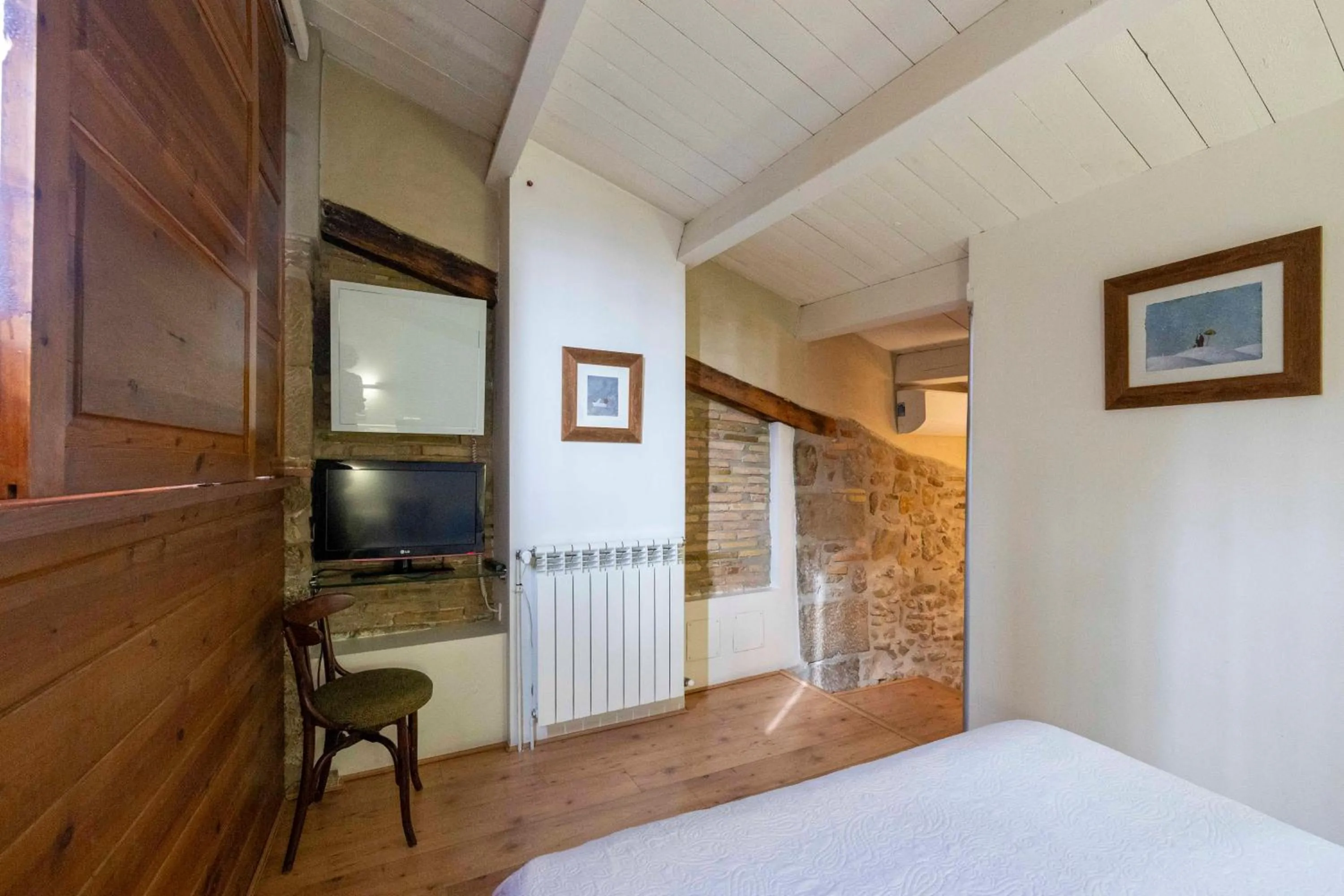 TV and multimedia, Bed in Hotel La Freixera