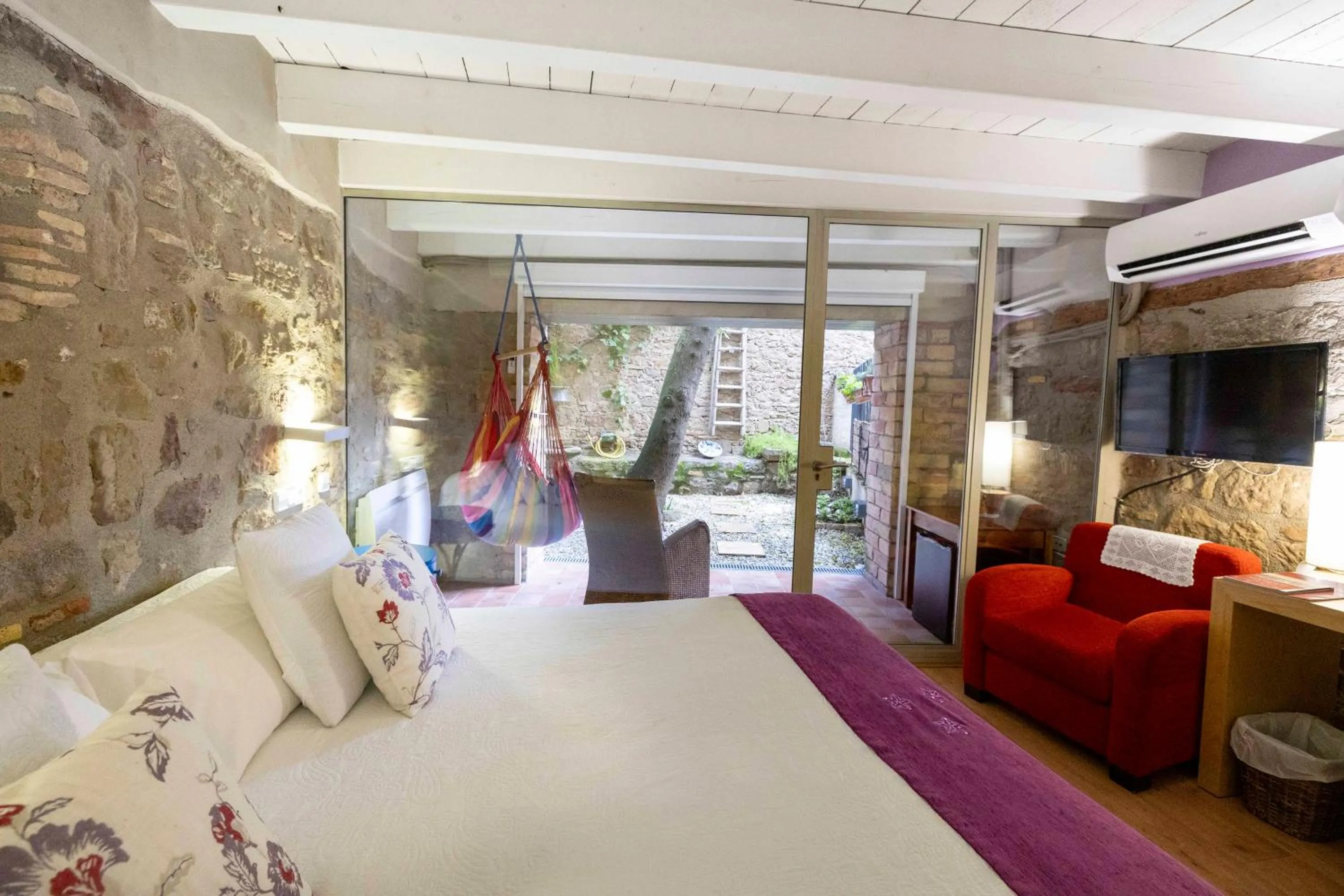 Photo of the whole room, Bed in Hotel La Freixera