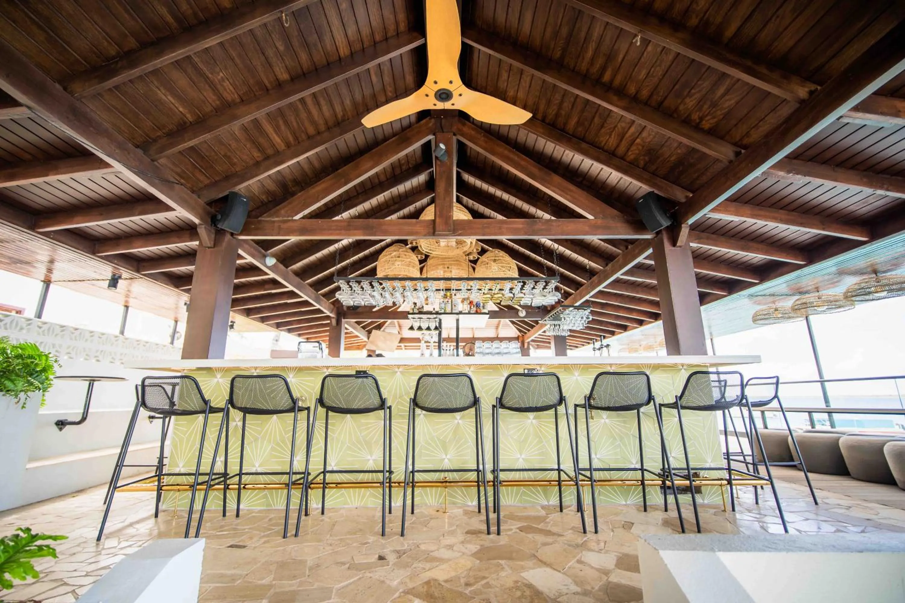 Lounge or bar in Captain Don's Habitat