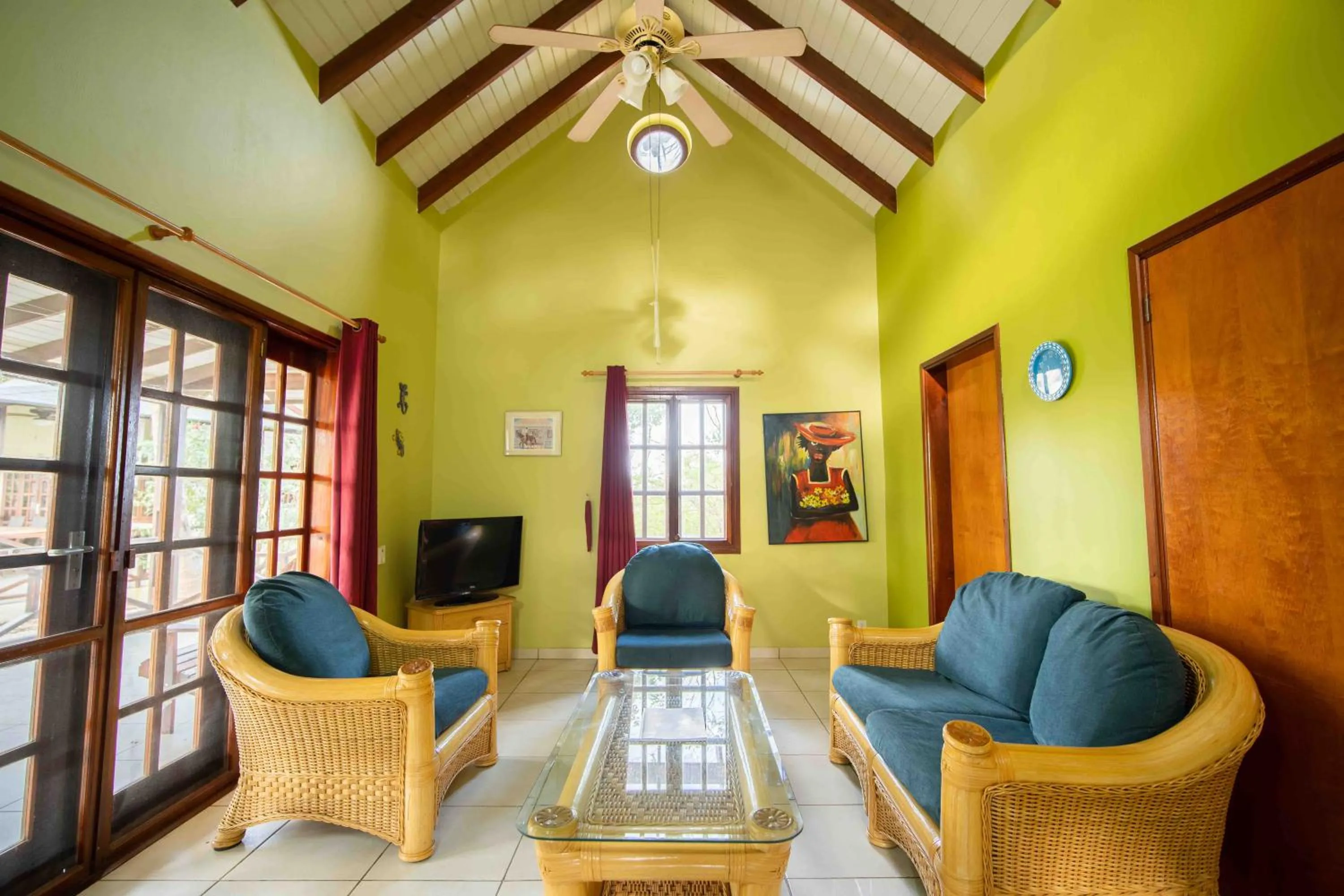 Living room in Captain Don's Habitat