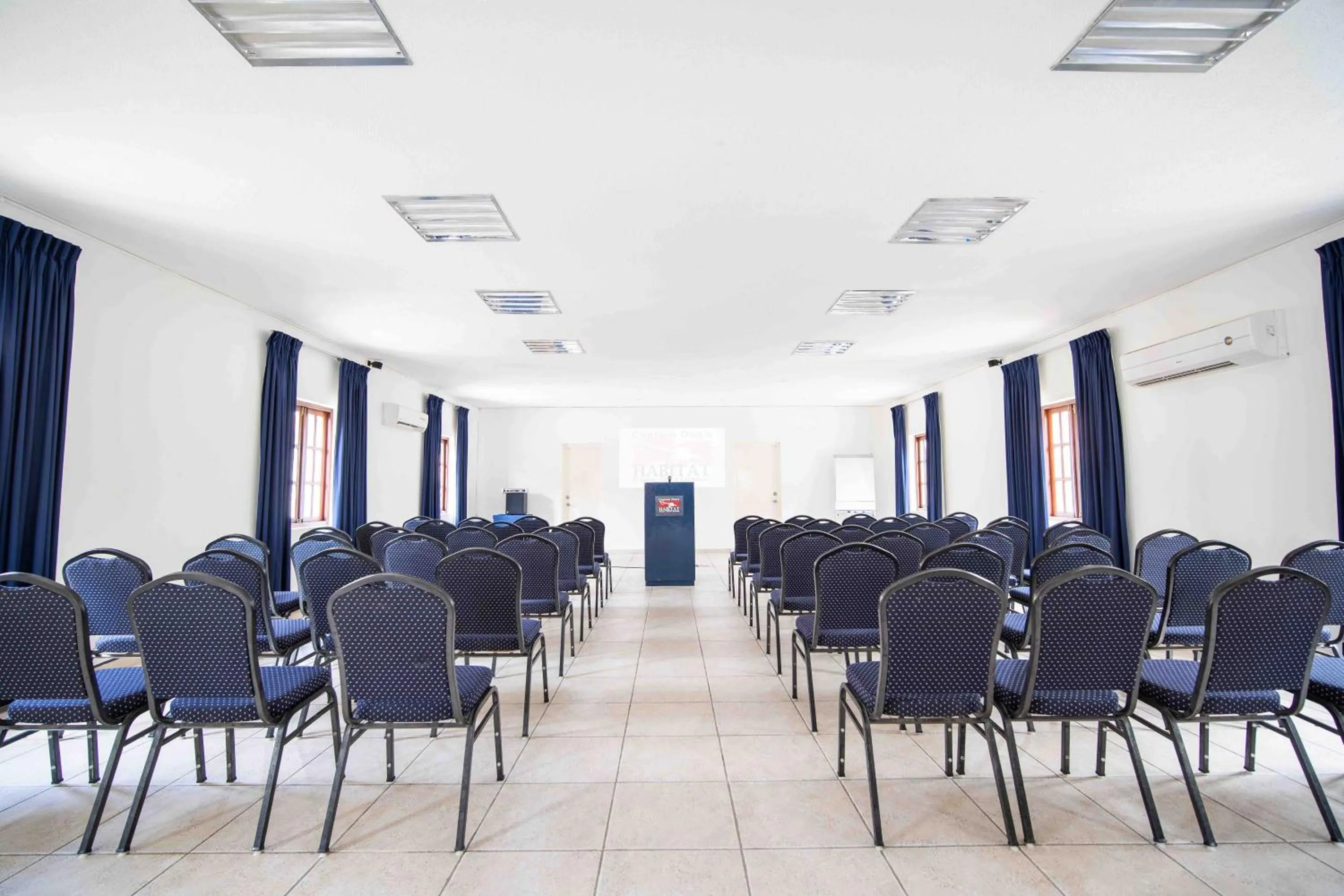 Business facilities in Captain Don's Habitat