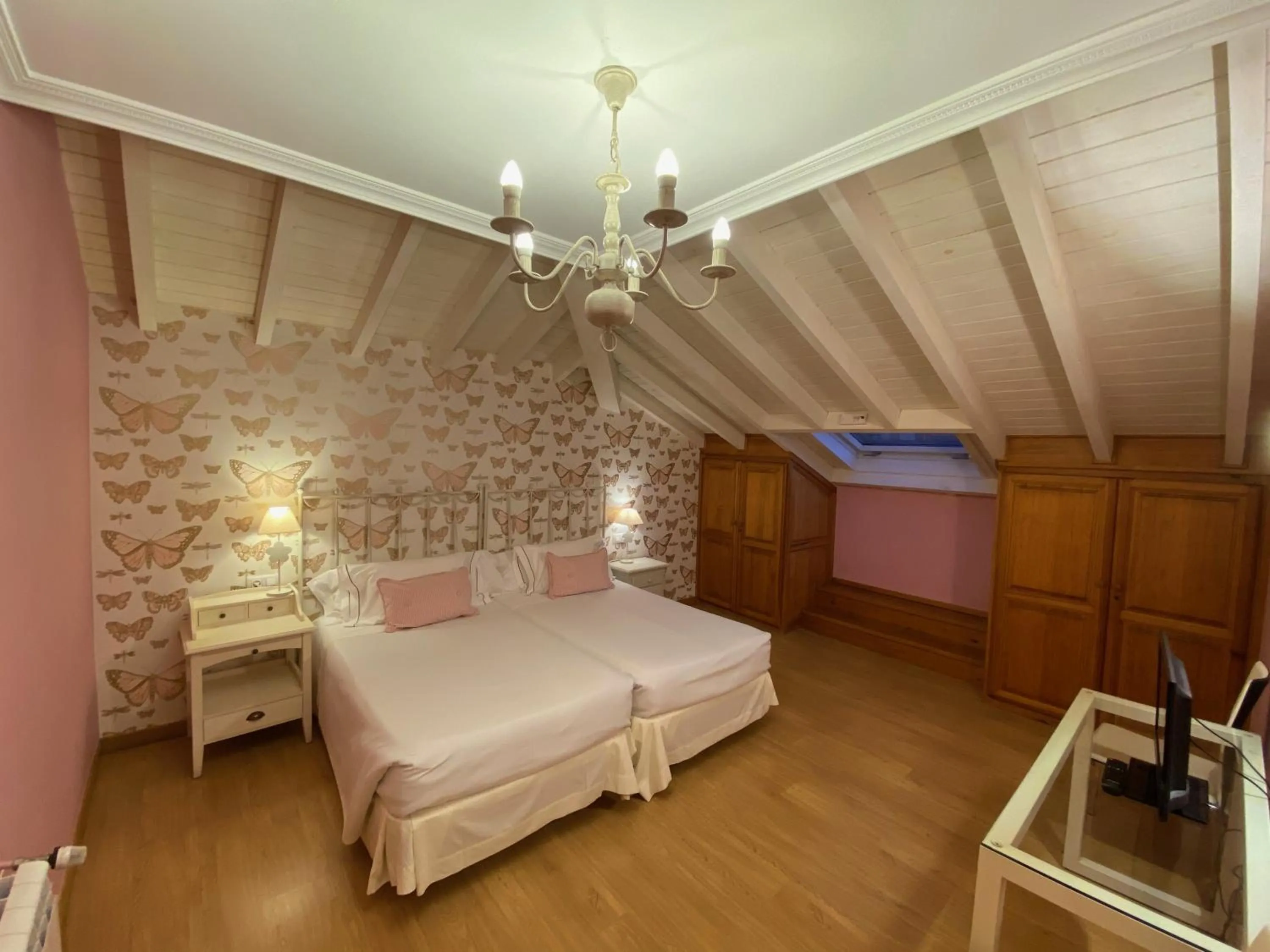 Photo of the whole room, Bed in Posada El Corcal de Liébana