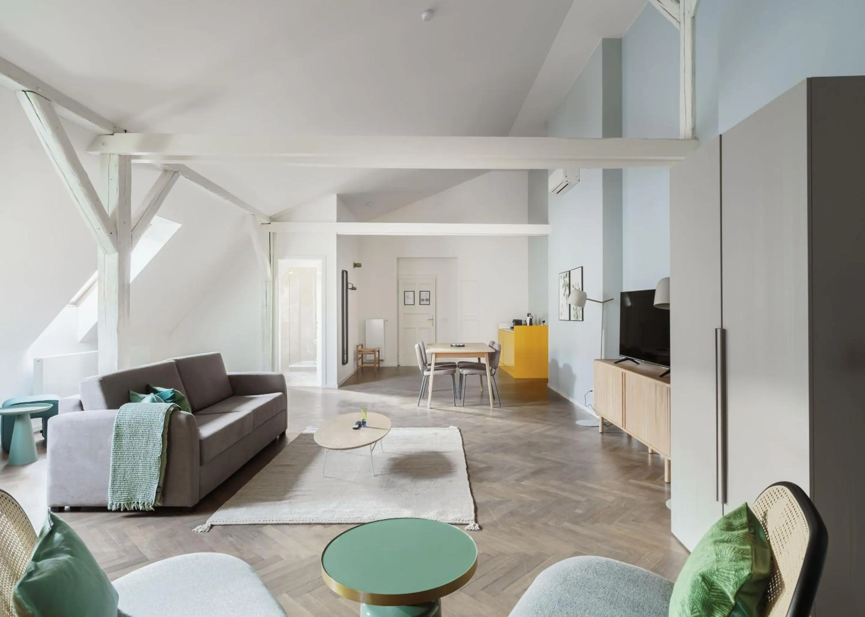 TV and multimedia in Limehome Prague Halkova