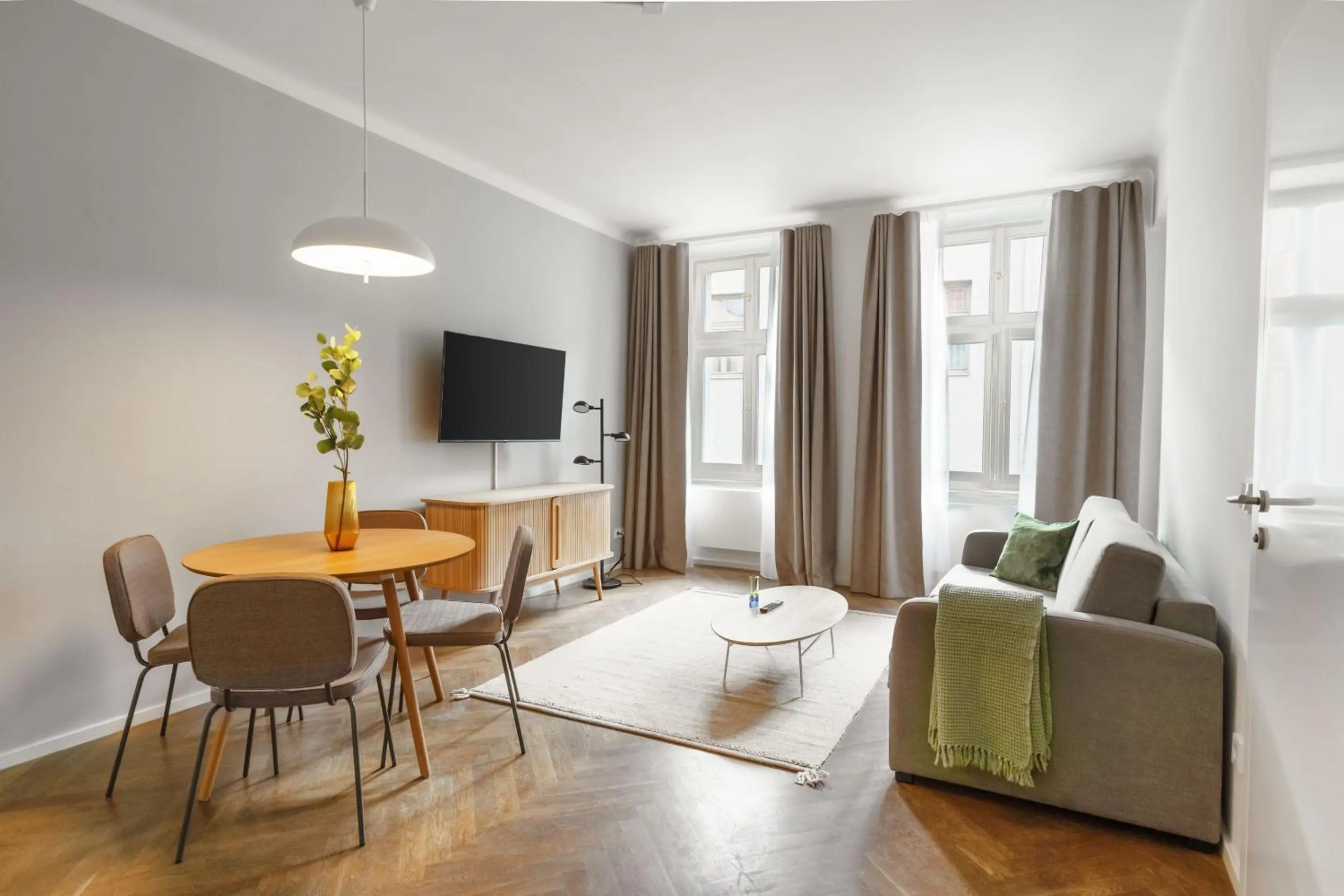 TV and multimedia, Bed in Limehome Prague Halkova