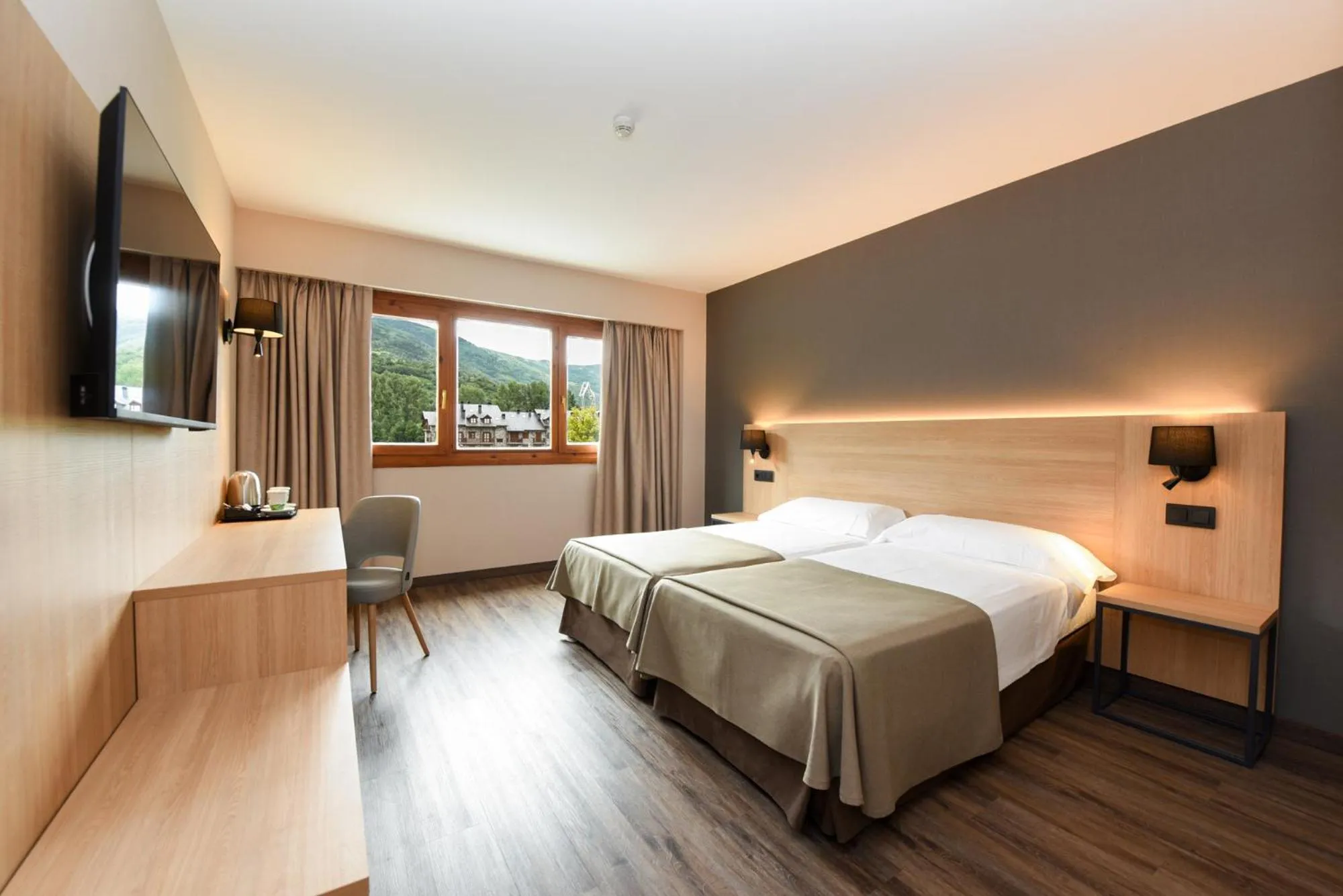 Bed in SOMMOS Hotel Benasque Spa