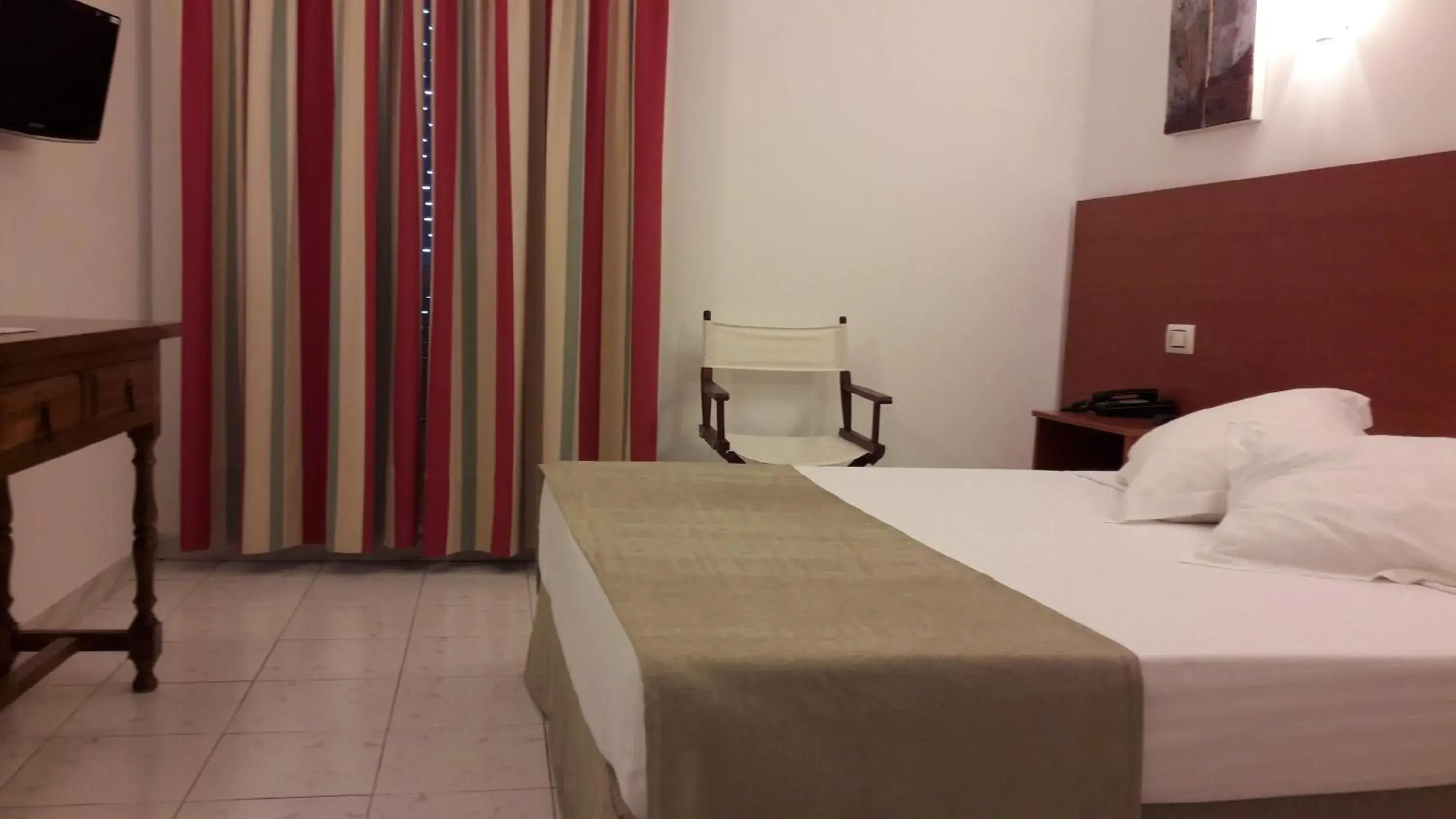 Budget Double Room in Hotel Torres Touriño Budget Double Room in Hotel Torres Touriño