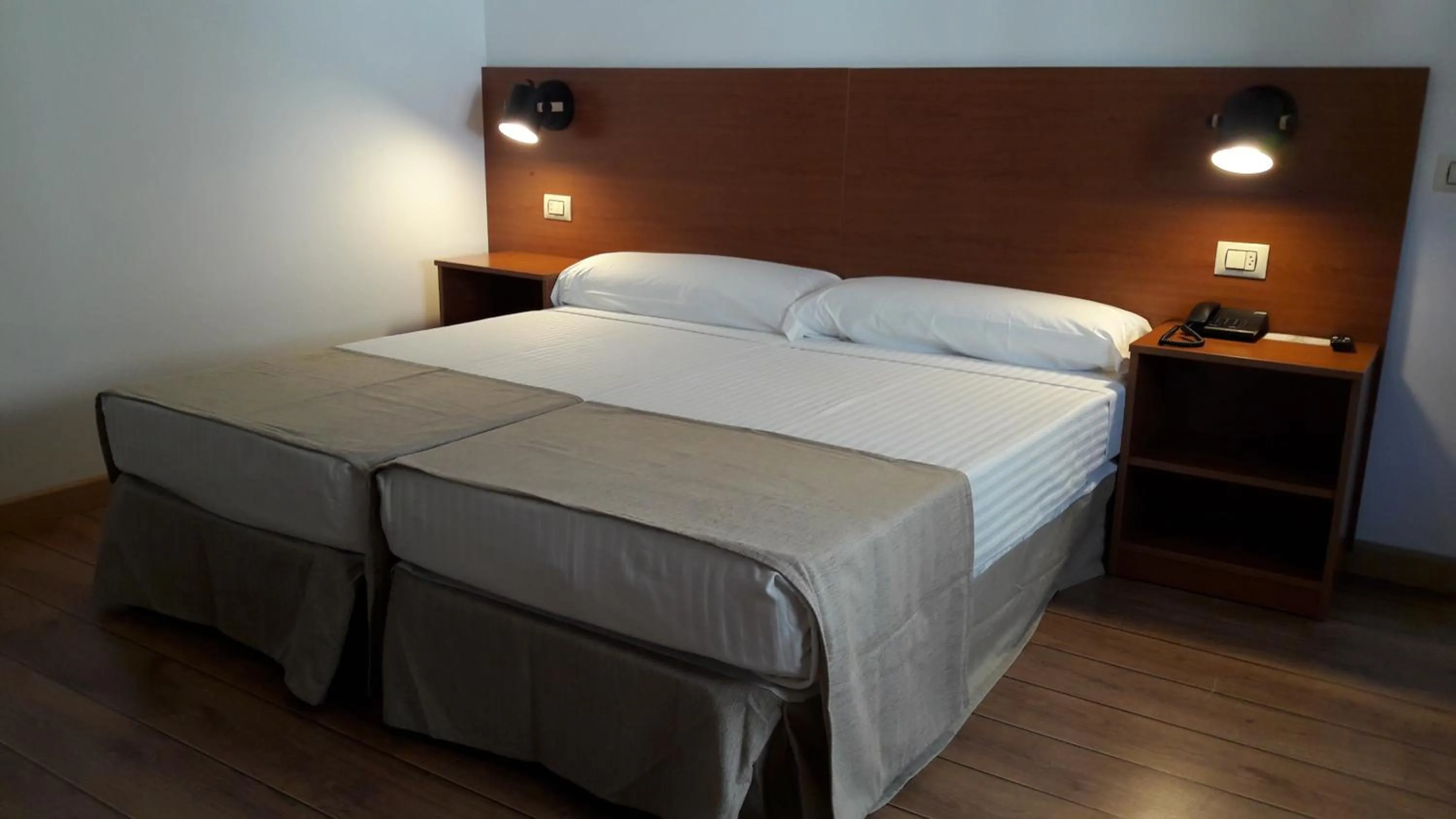 Bedroom, Bed in Hotel Torres Touriño