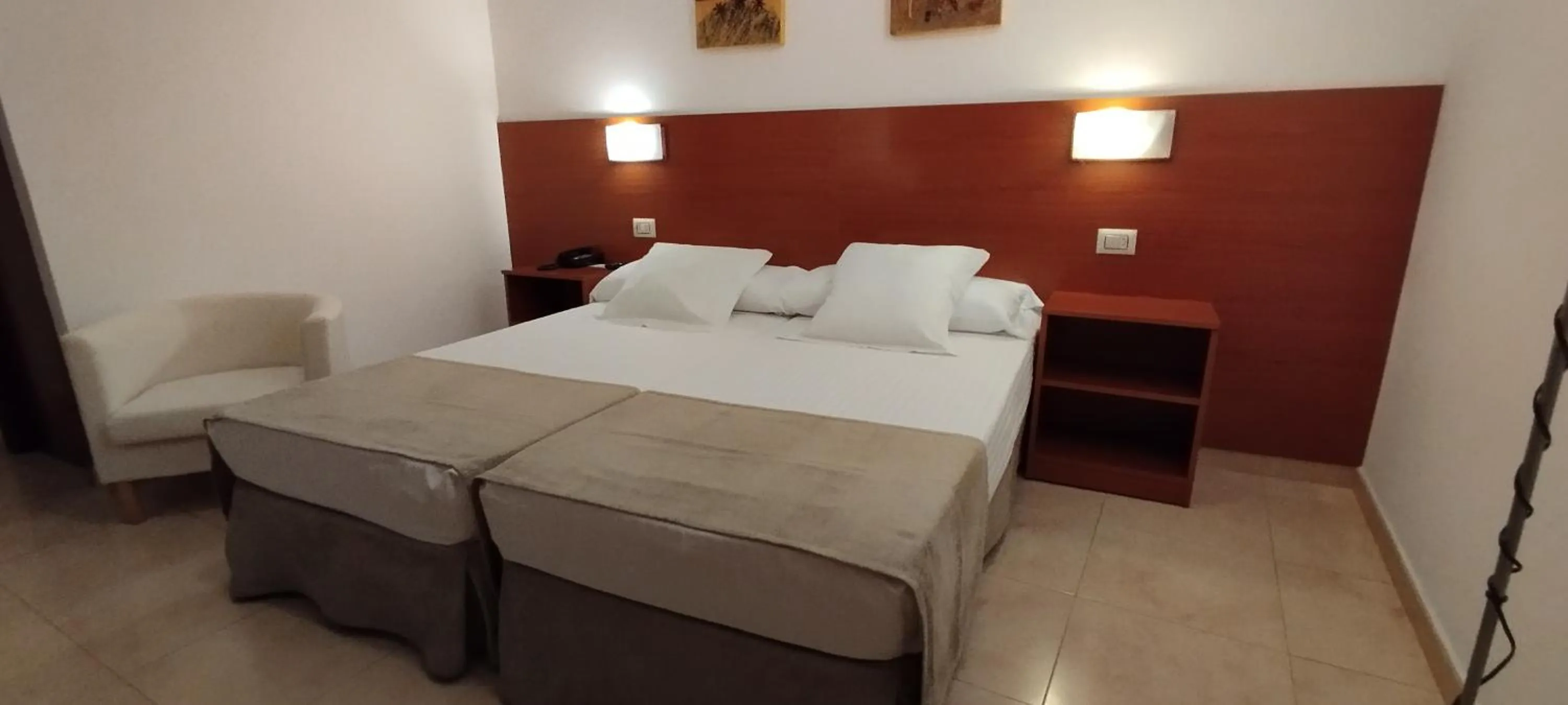 Bedroom, Bed in Hotel Torres Touriño