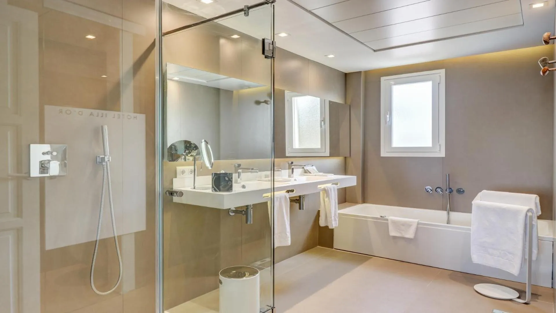 Toilet in Hotel Illa d'Or & Club Apts 4* Sup