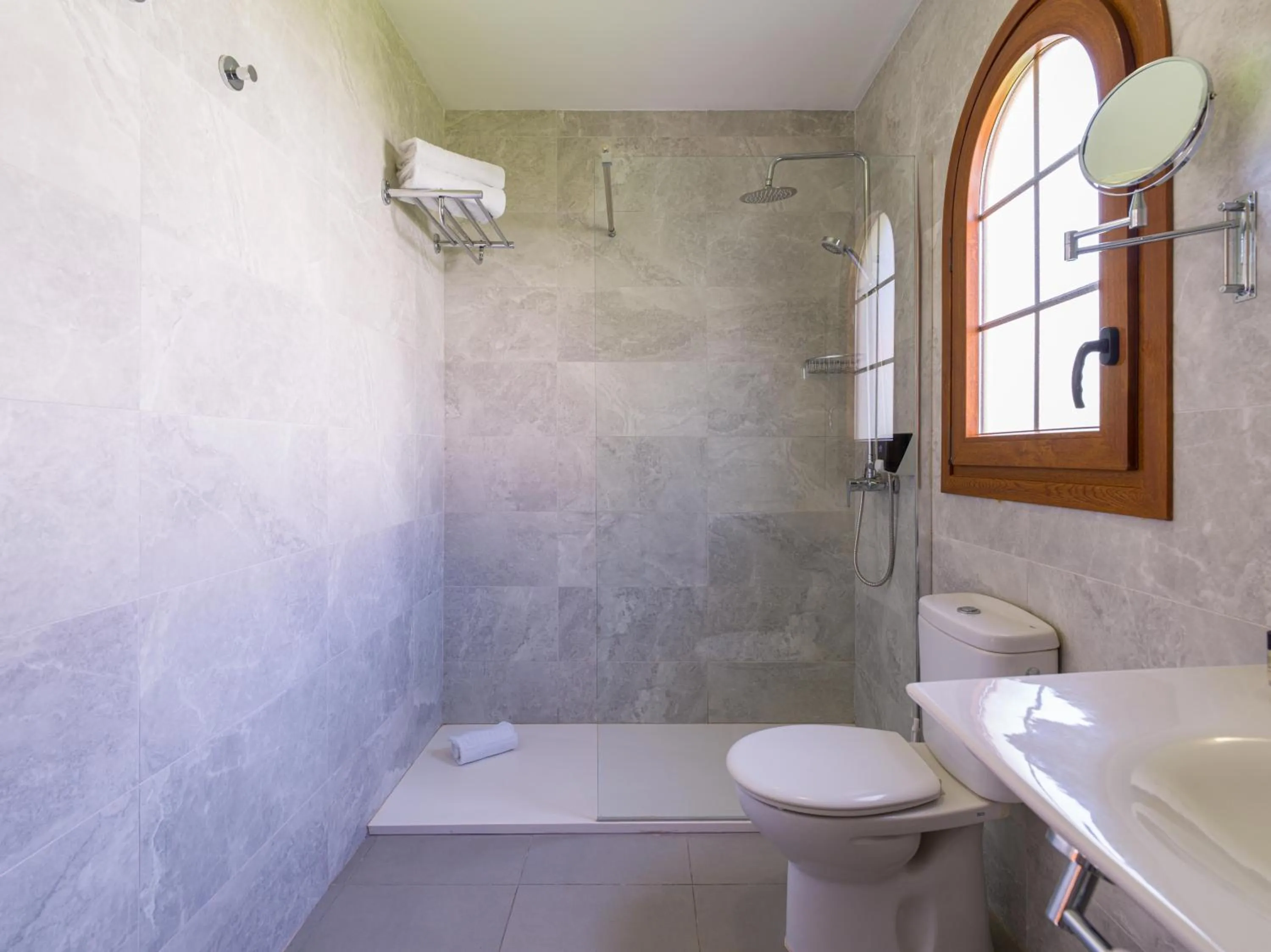 Bathroom in eó Suite Hotel Jardin Dorado