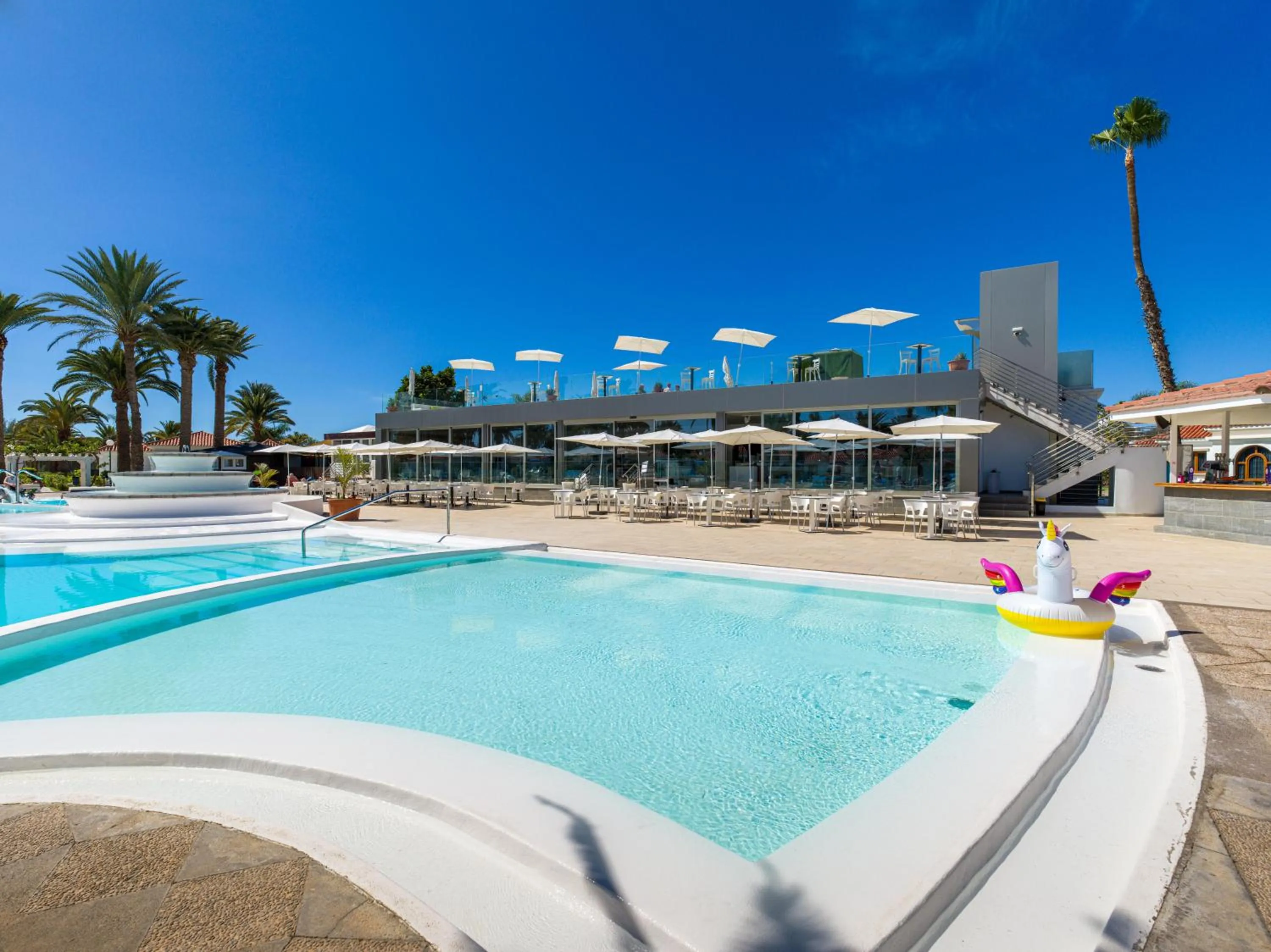 Swimming pool in eó Suite Hotel Jardin Dorado