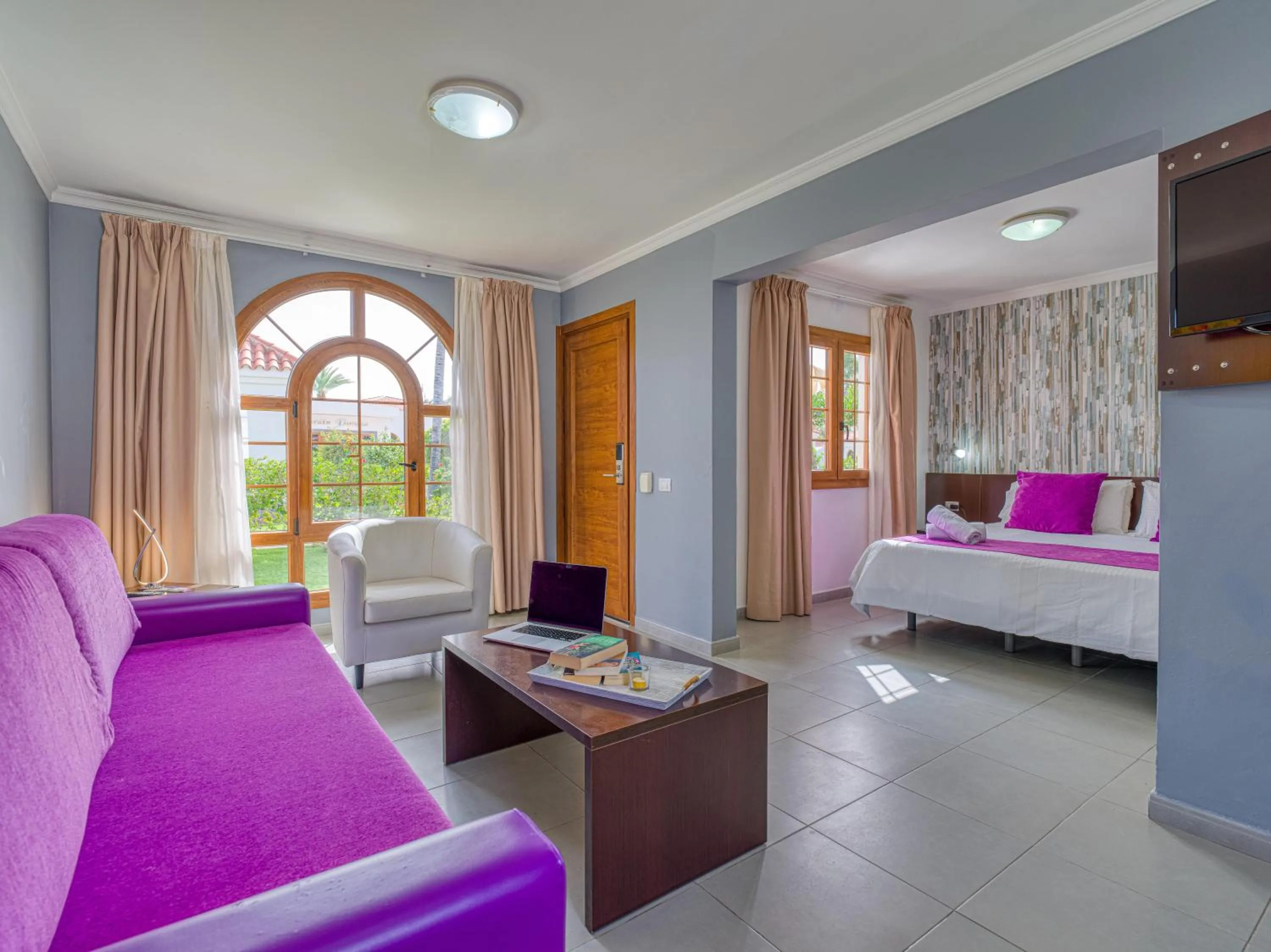 Photo of the whole room, Bed in eó Suite Hotel Jardin Dorado