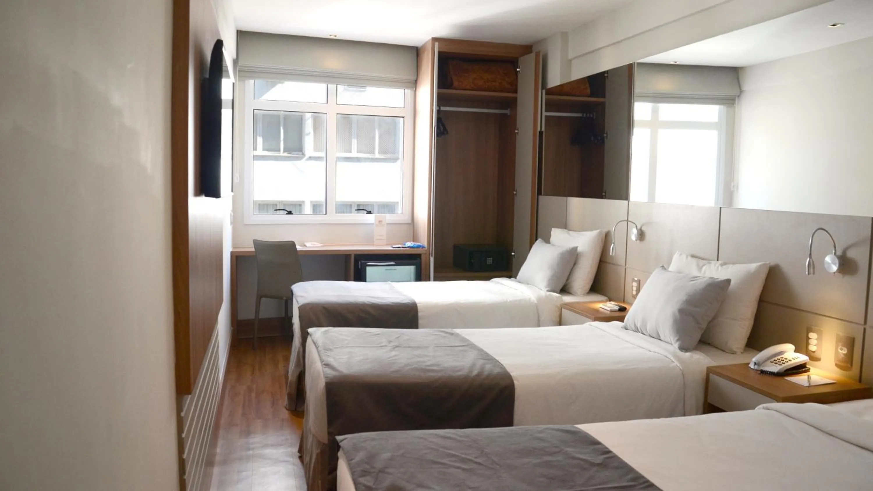 Bedroom, Bed in Hotel Atlântico Travel Copacabana