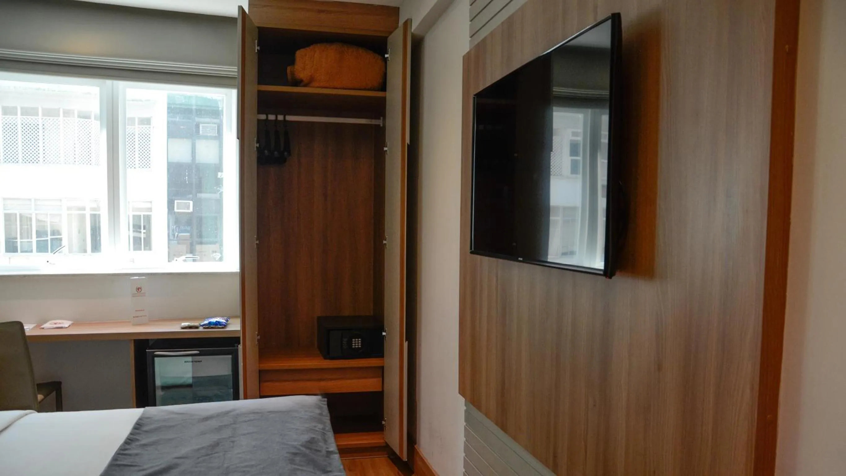 Bedroom, Bed in Hotel Atlântico Travel Copacabana