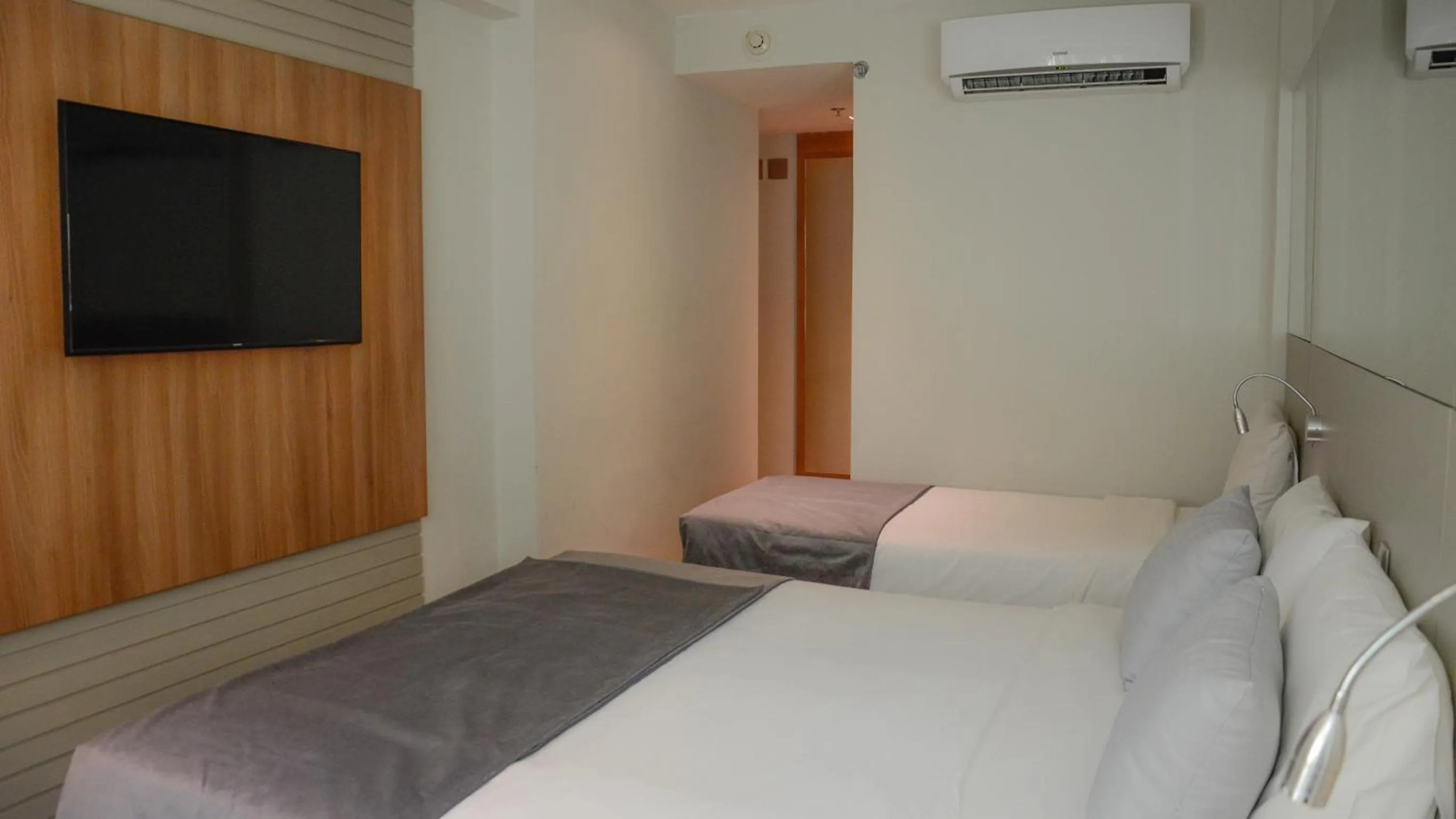 Bedroom, Bed in Hotel Atlântico Travel Copacabana