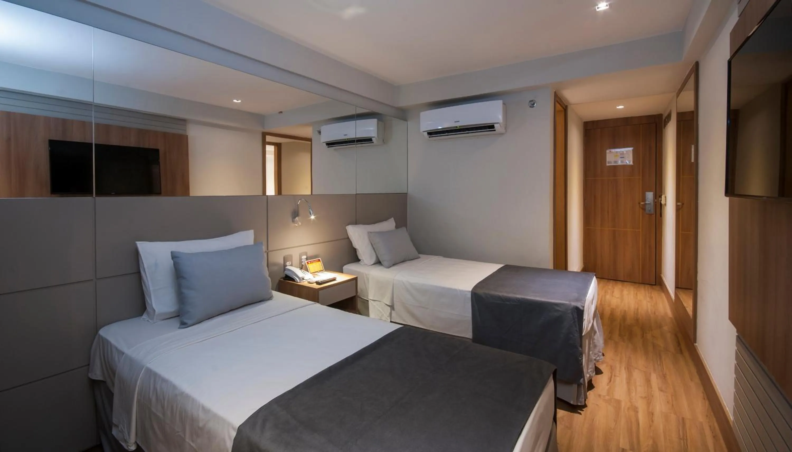 Bedroom, Bed in Hotel Atlântico Travel Copacabana