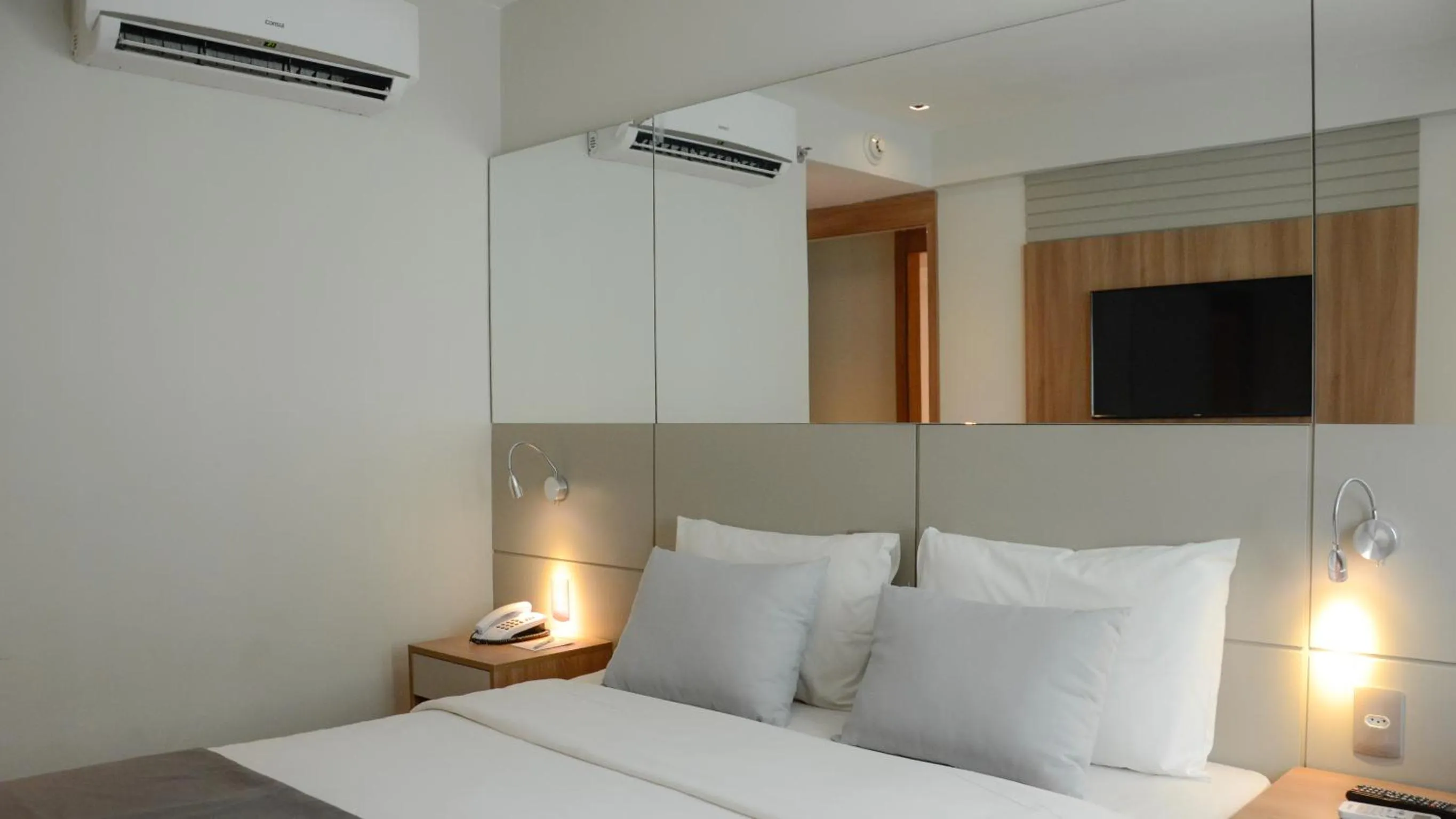 Bedroom, Bed in Hotel Atlântico Travel Copacabana