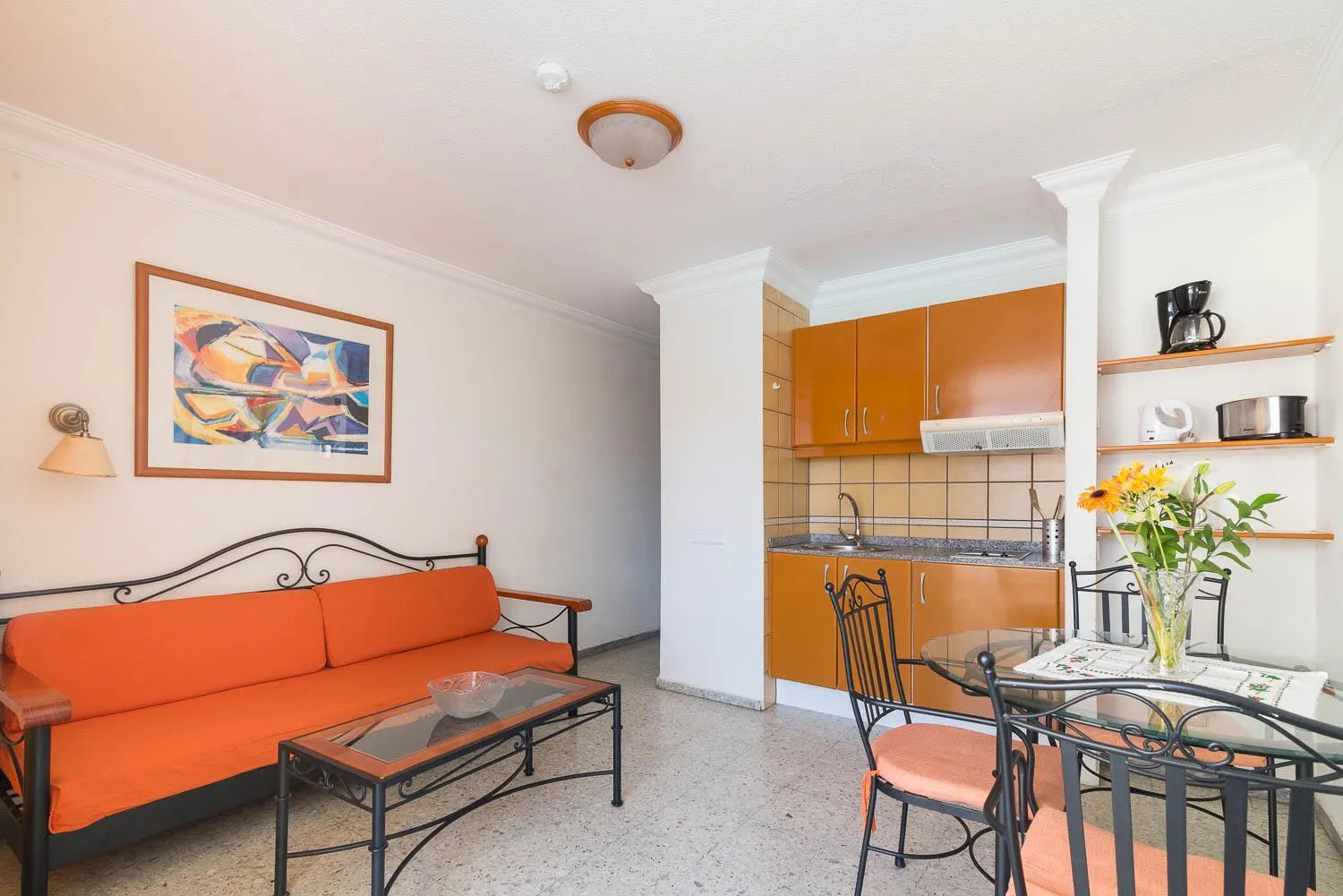 Kitchen or kitchenette in Apartamentos Amazonas