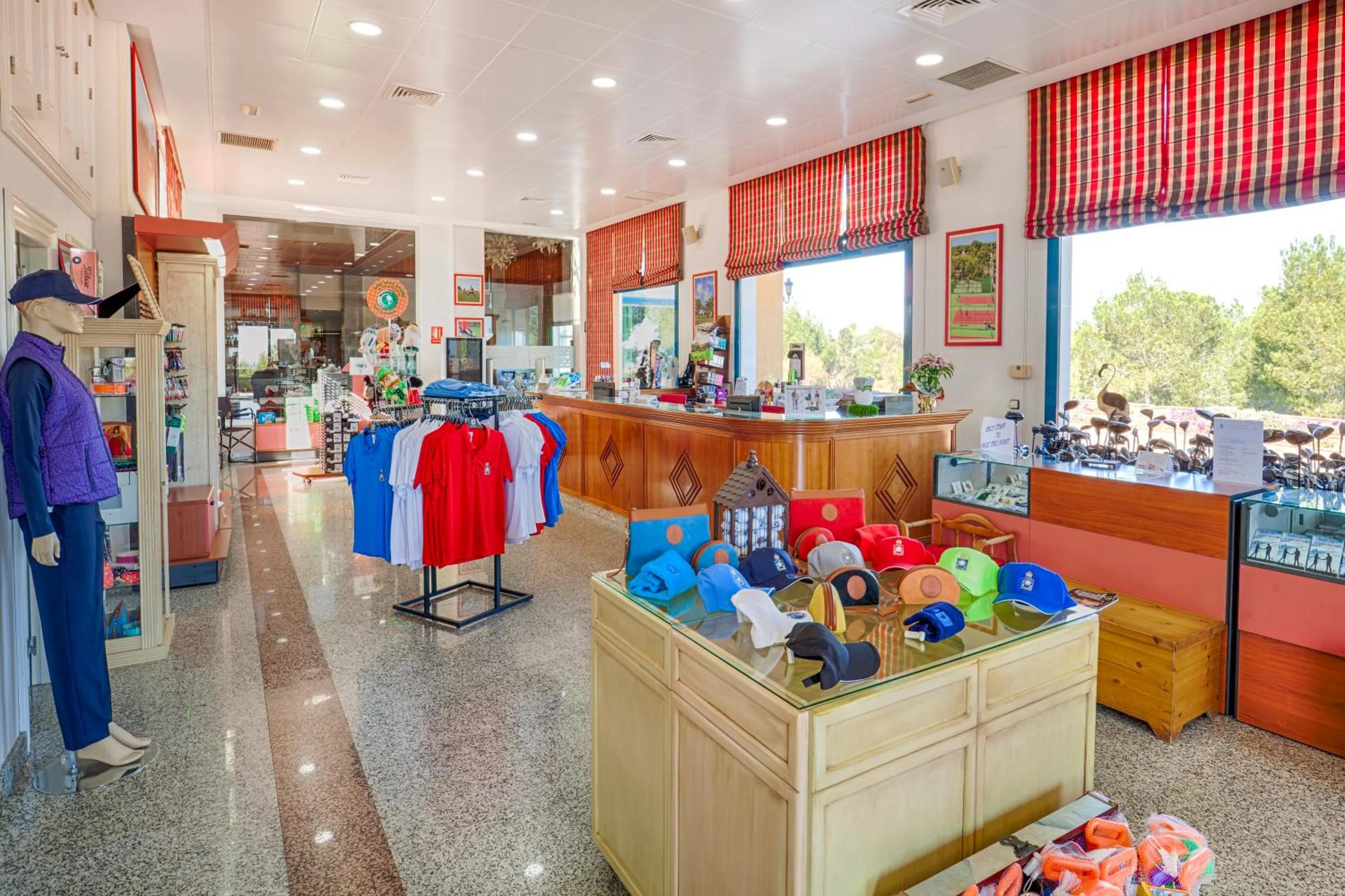 On-site shops in Hotel Golf Campoamor