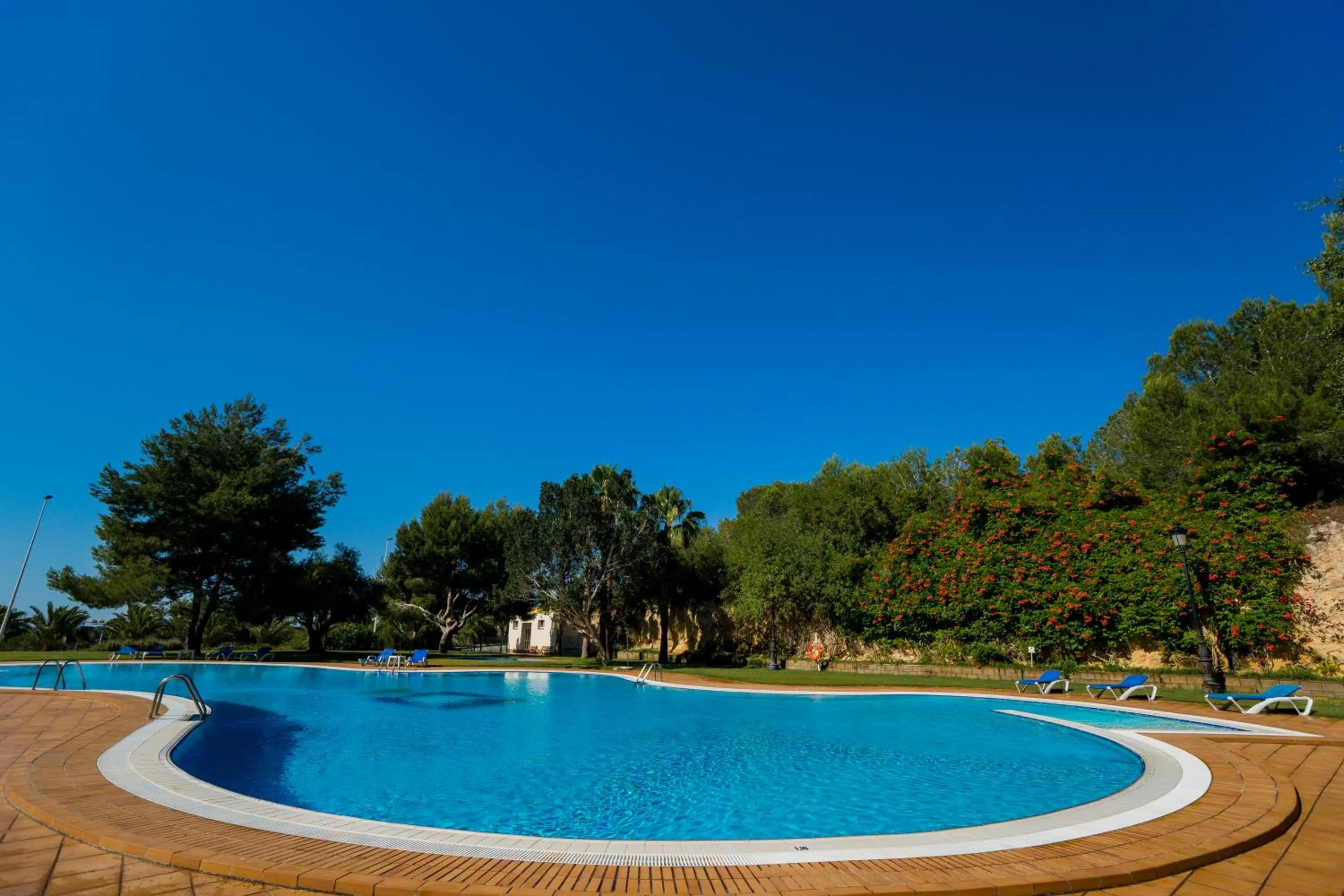 Swimming pool in Hotel Golf Campoamor