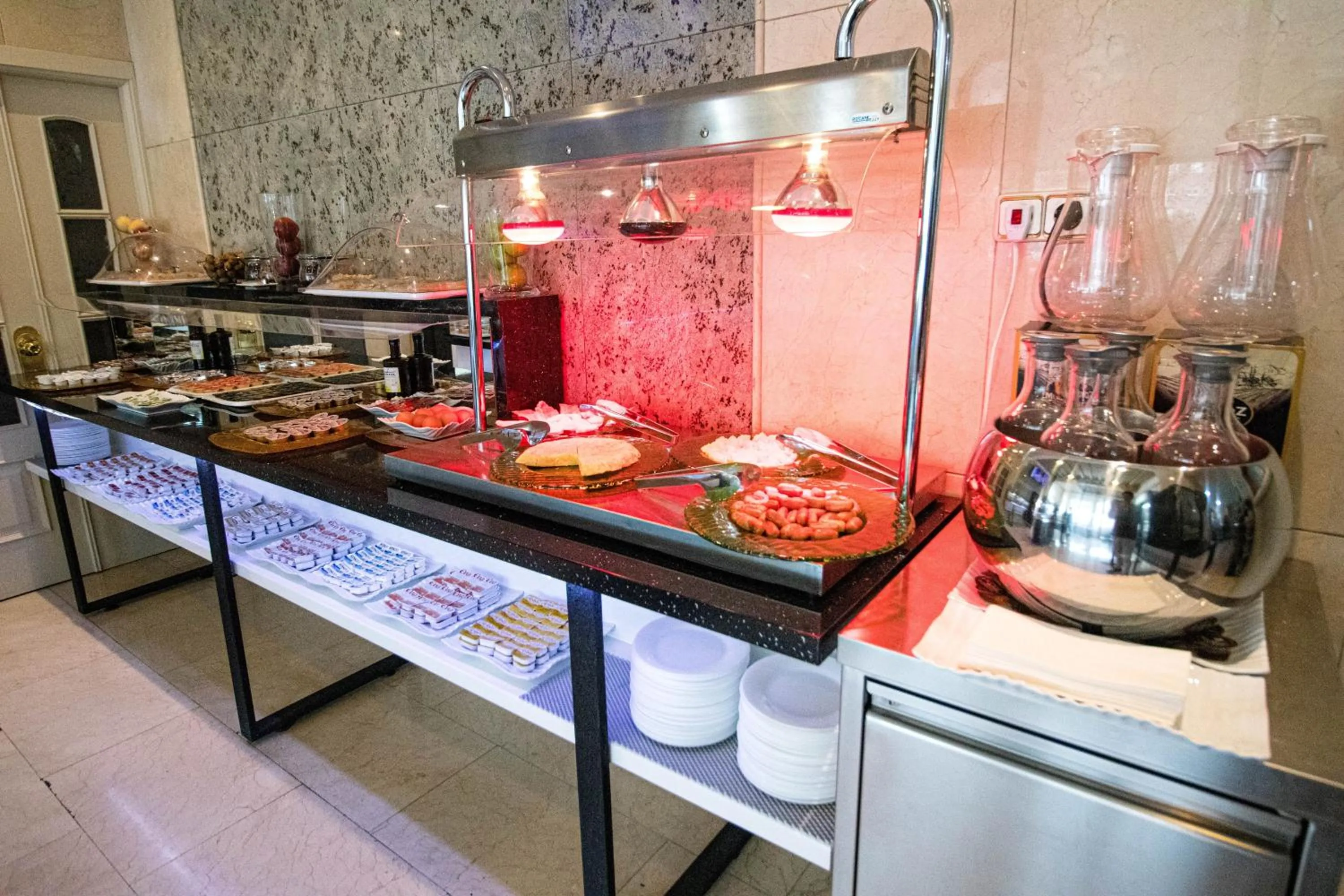 Breakfast in Hoteles Urbanos N Avenida de España