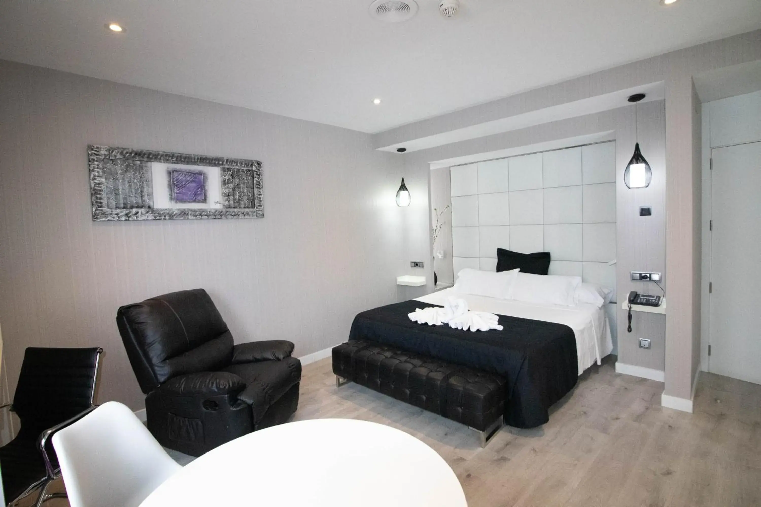 King Suite with Spa Bath in Hoteles Urbanos N Avenida de España King Suite with Spa Bath in Hoteles Urbanos N Avenida de España