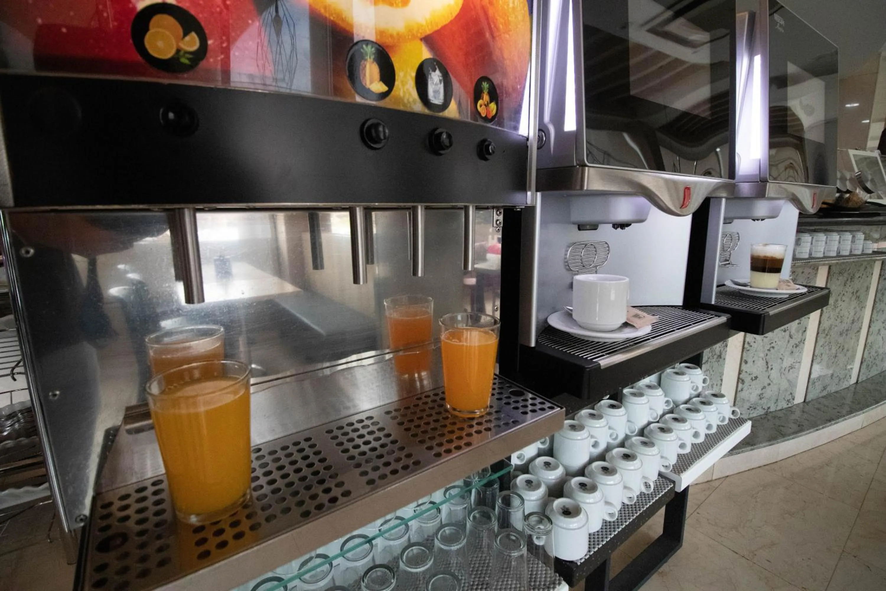 Breakfast in Hoteles Urbanos N Avenida de España