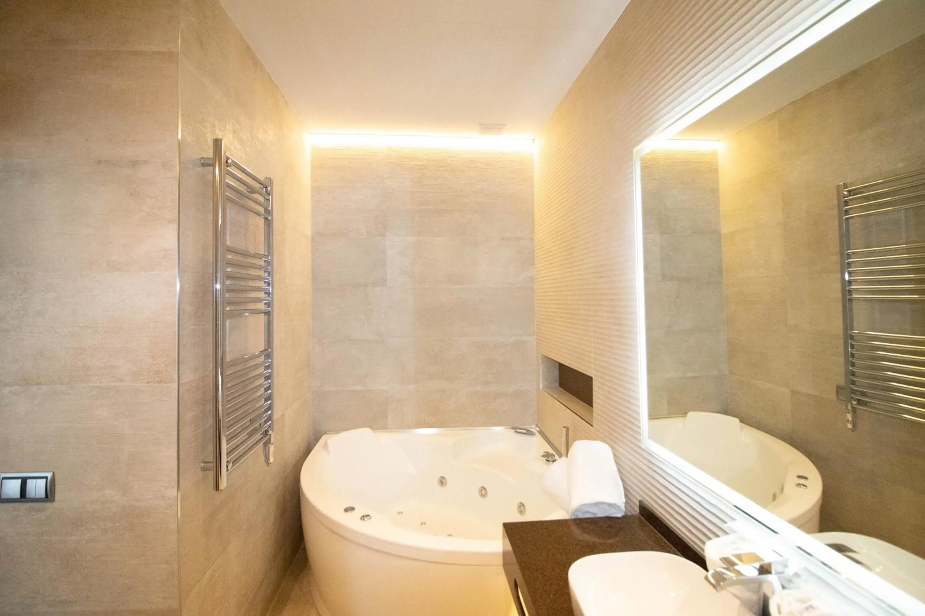 Hot Tub in Hoteles Urbanos N Avenida de España