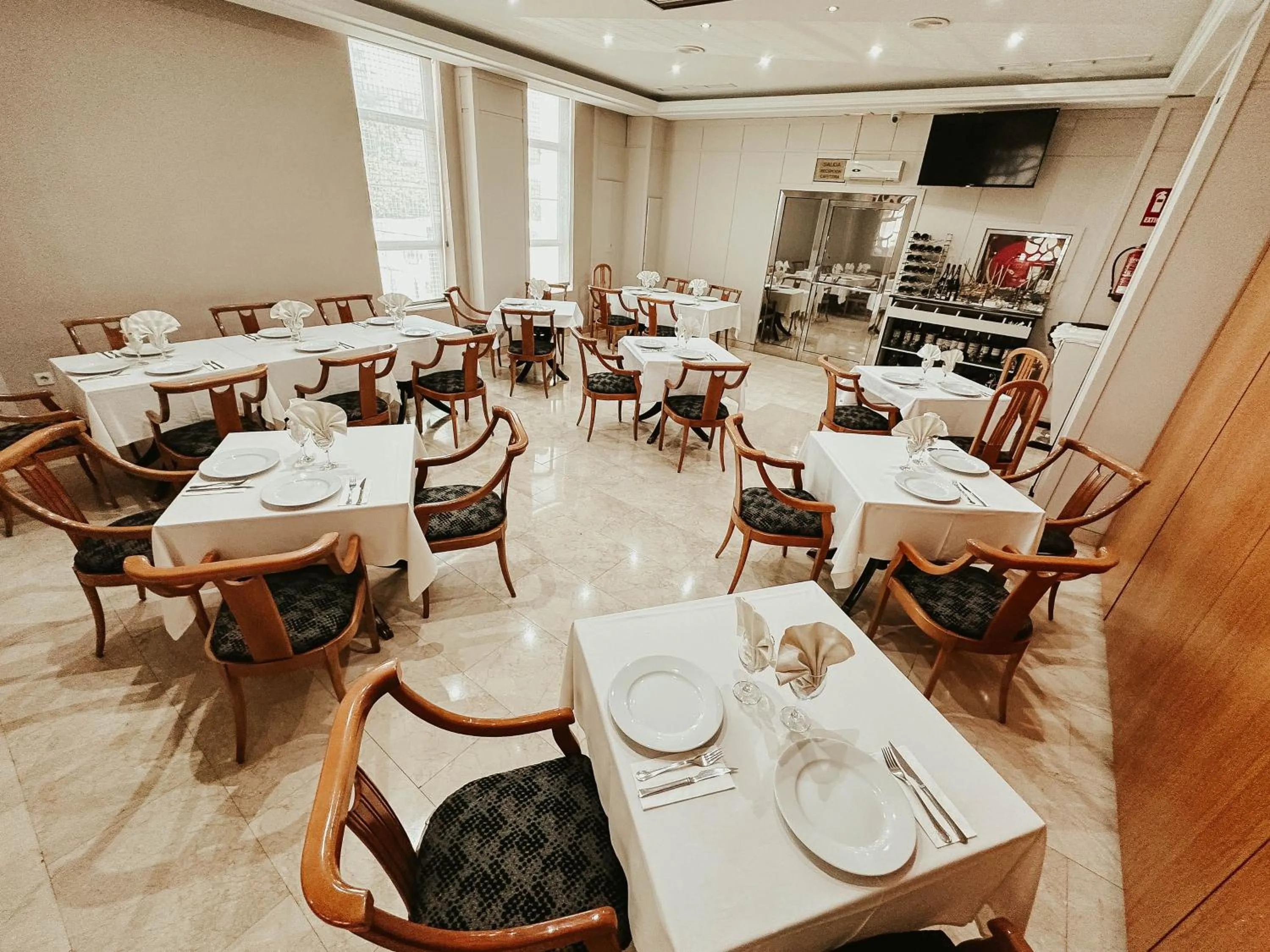 Restaurant/places to eat in Hoteles Urbanos N Avenida de España