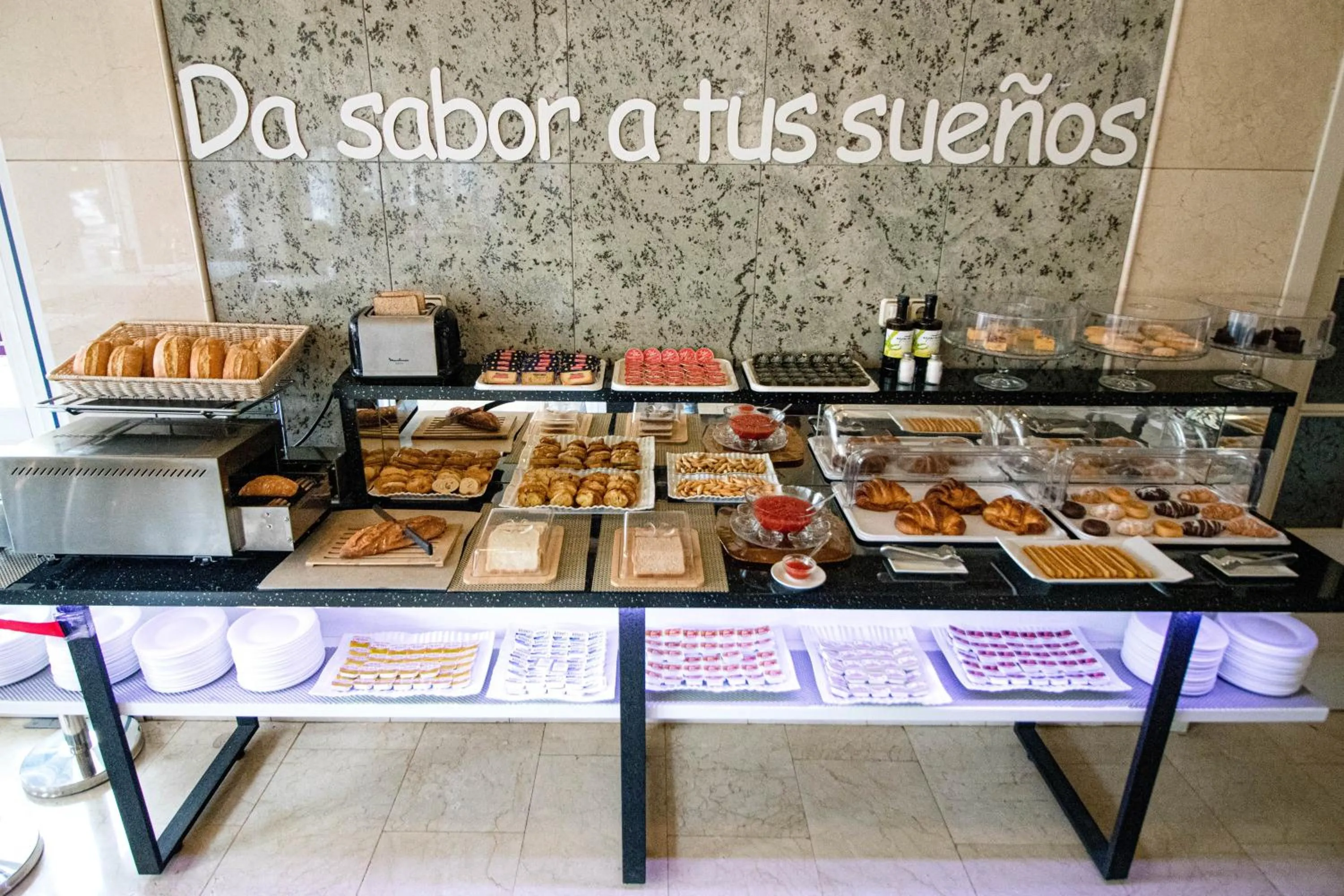 Breakfast in Hoteles Urbanos N Avenida de España