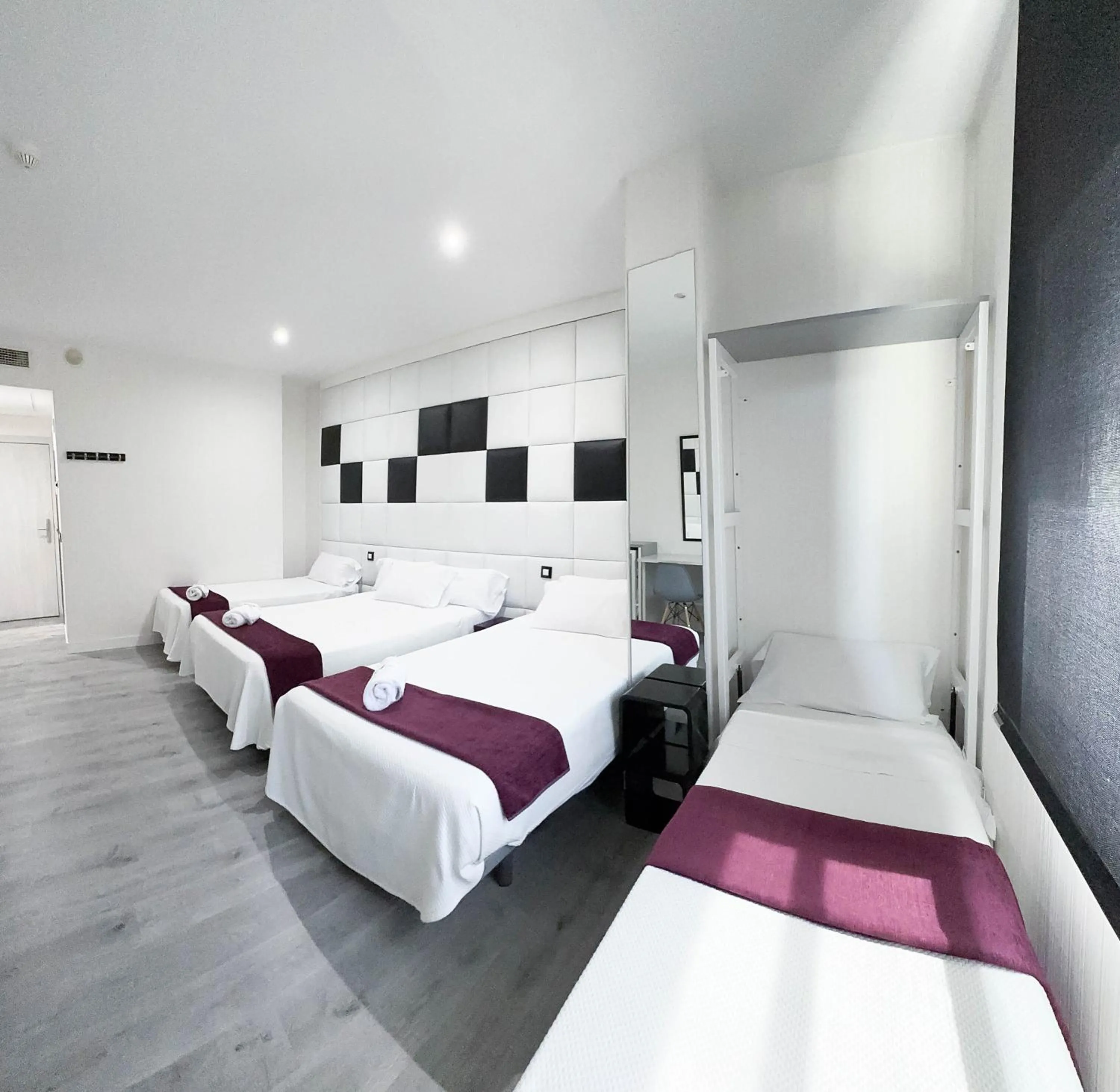 Photo of the whole room, Bed in Hoteles Urbanos N Avenida de España