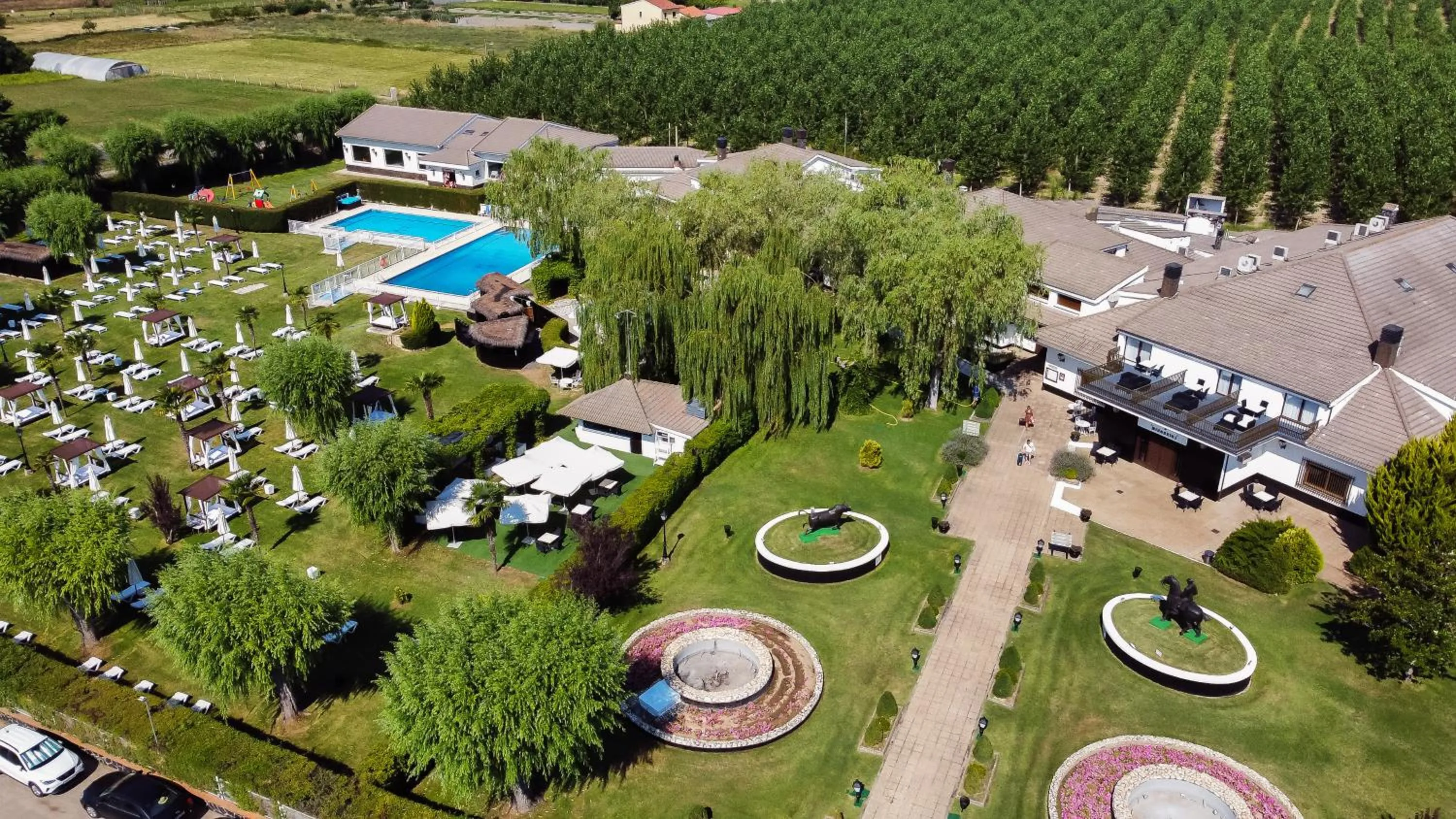 Property building in Hotel Conde Rodrigo II by eme hoteles