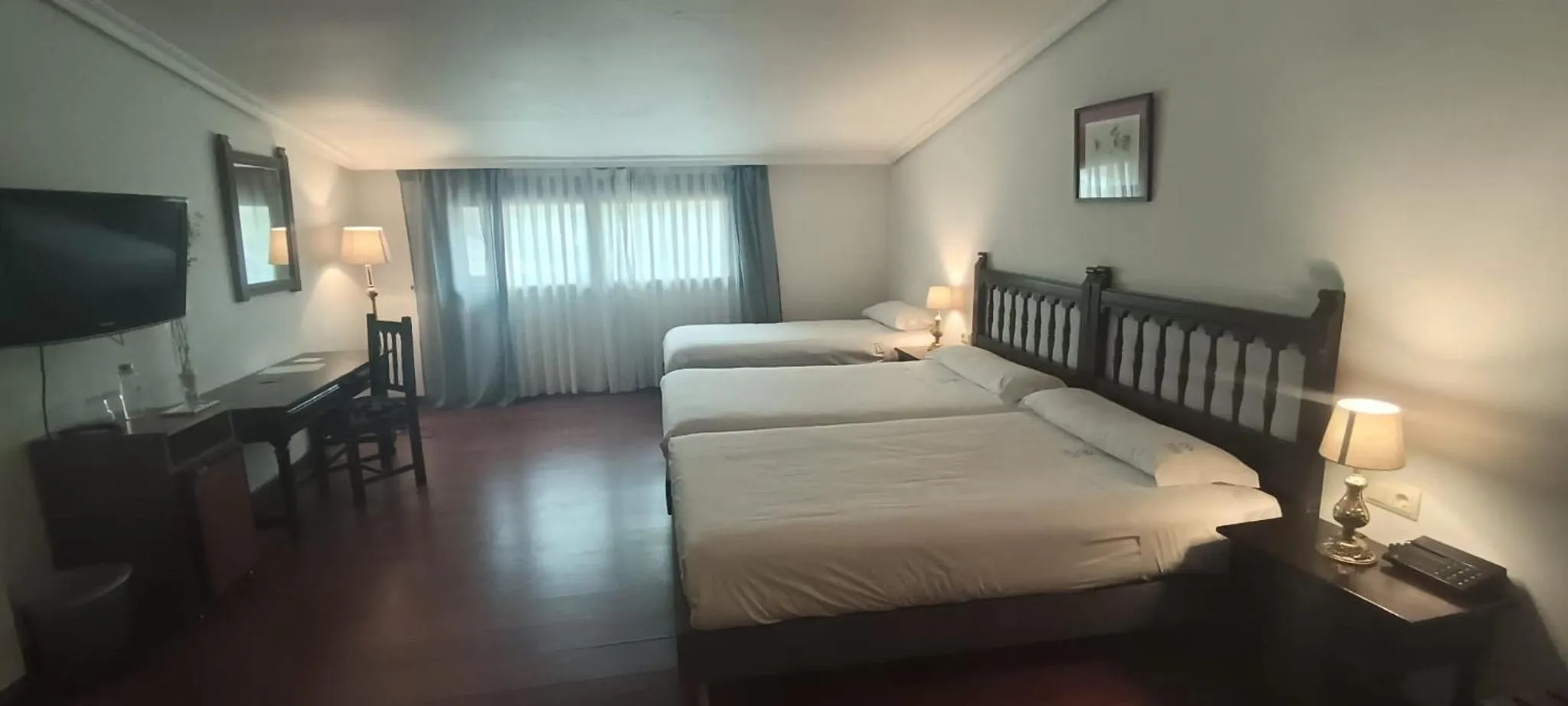 Bed in Hotel Conde Rodrigo II by eme hoteles