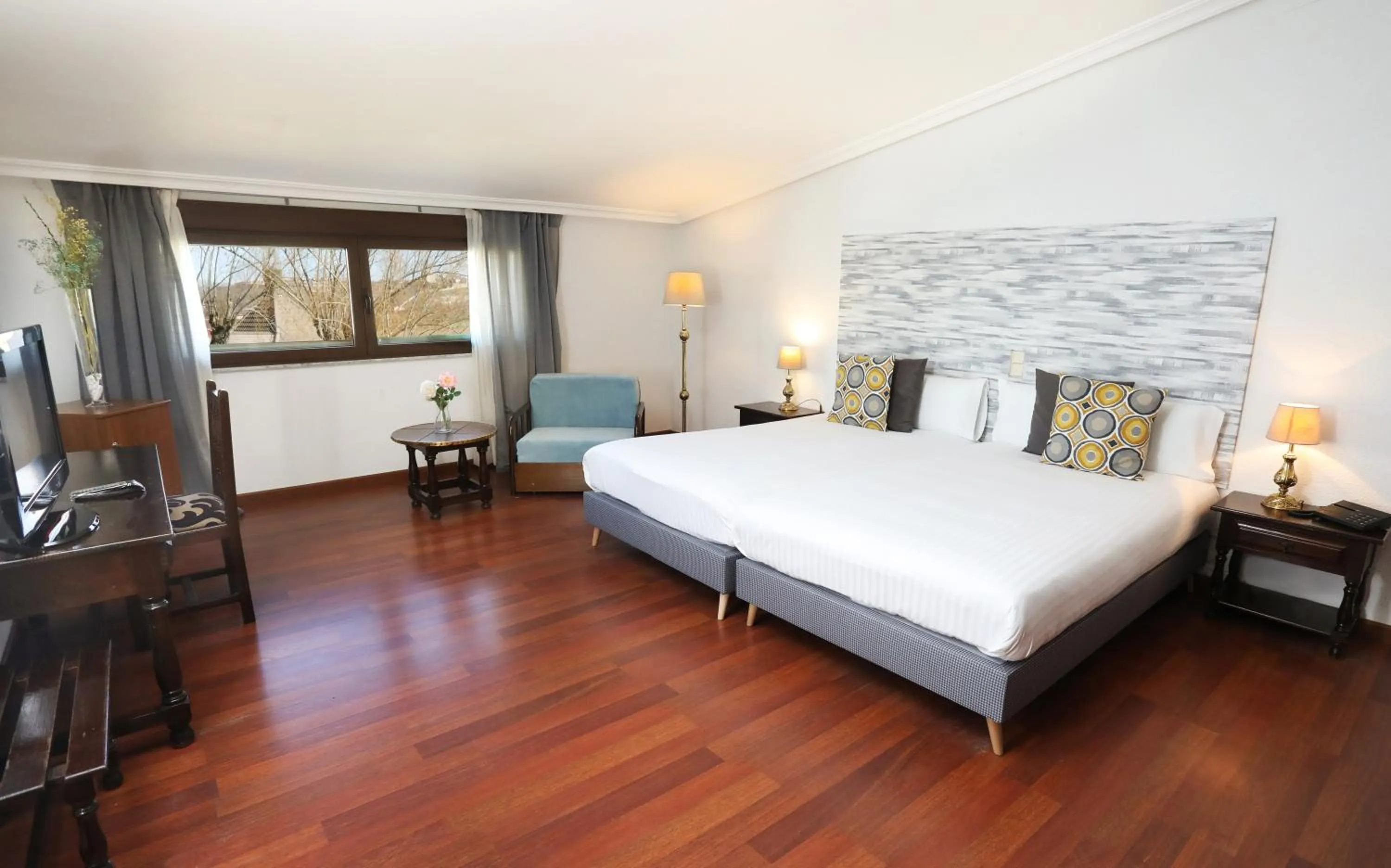 Bed in Hotel Conde Rodrigo II by eme hoteles