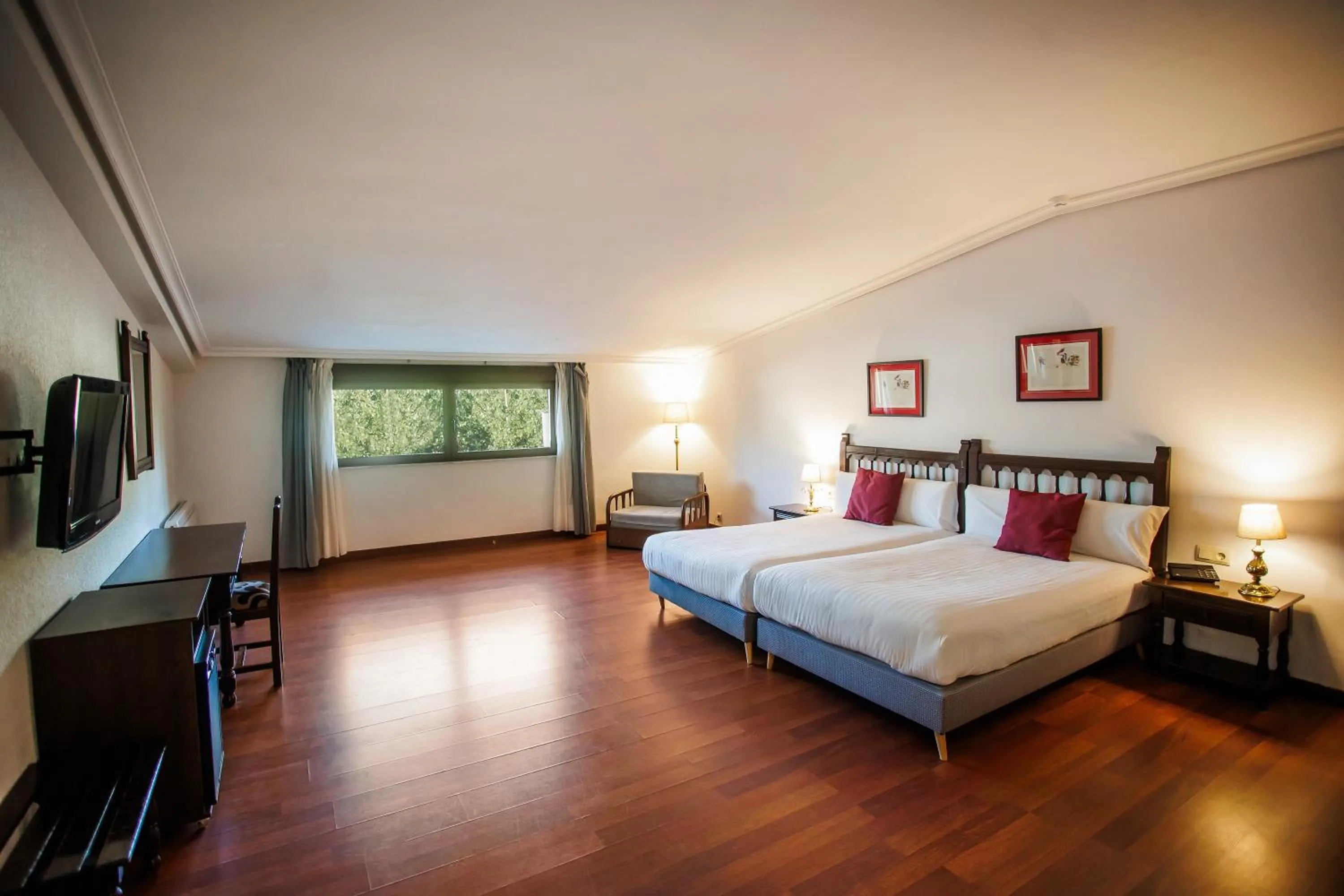 Bed in Hotel Conde Rodrigo II by eme hoteles