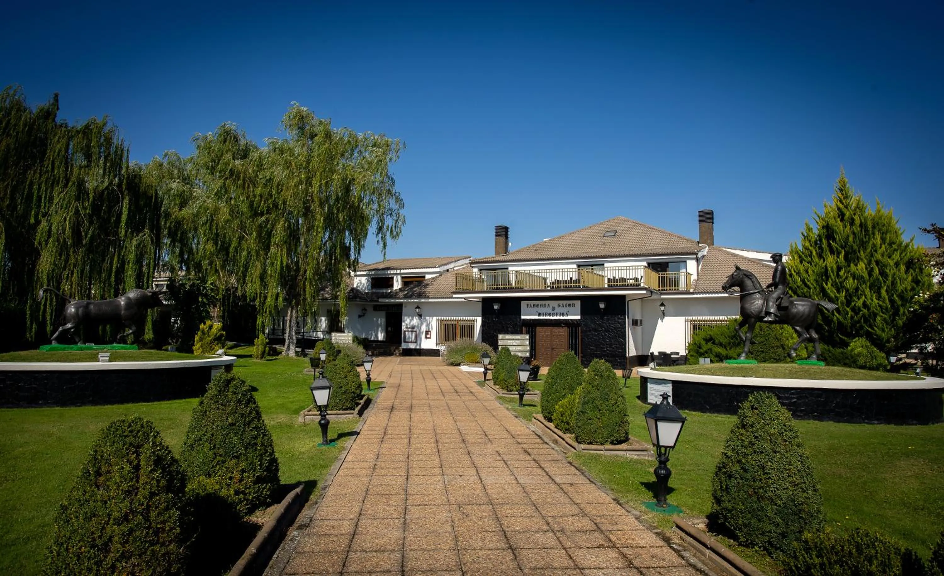 Property building in Hotel Conde Rodrigo II by eme hoteles