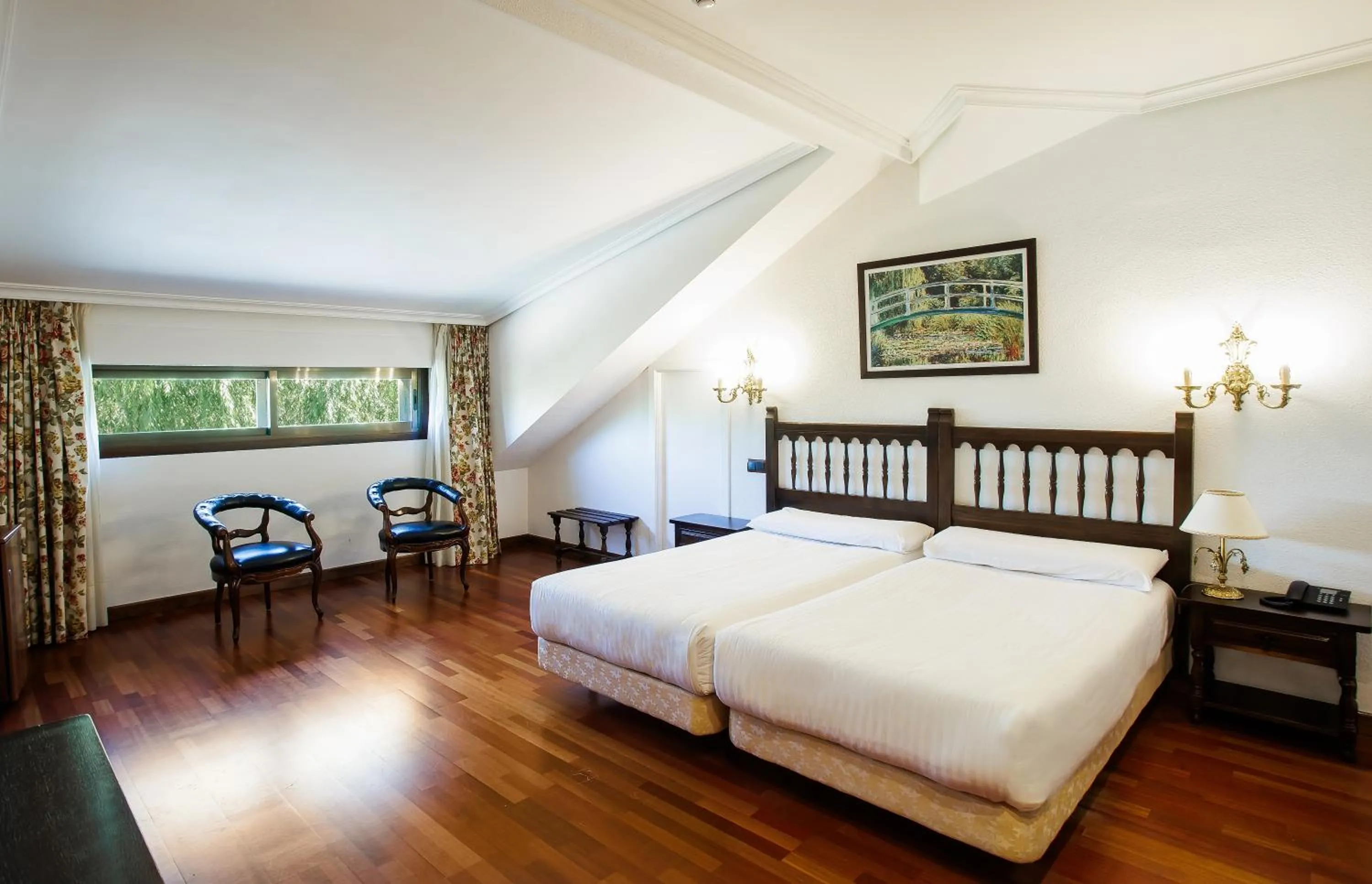 Bed in Hotel Conde Rodrigo II by eme hoteles