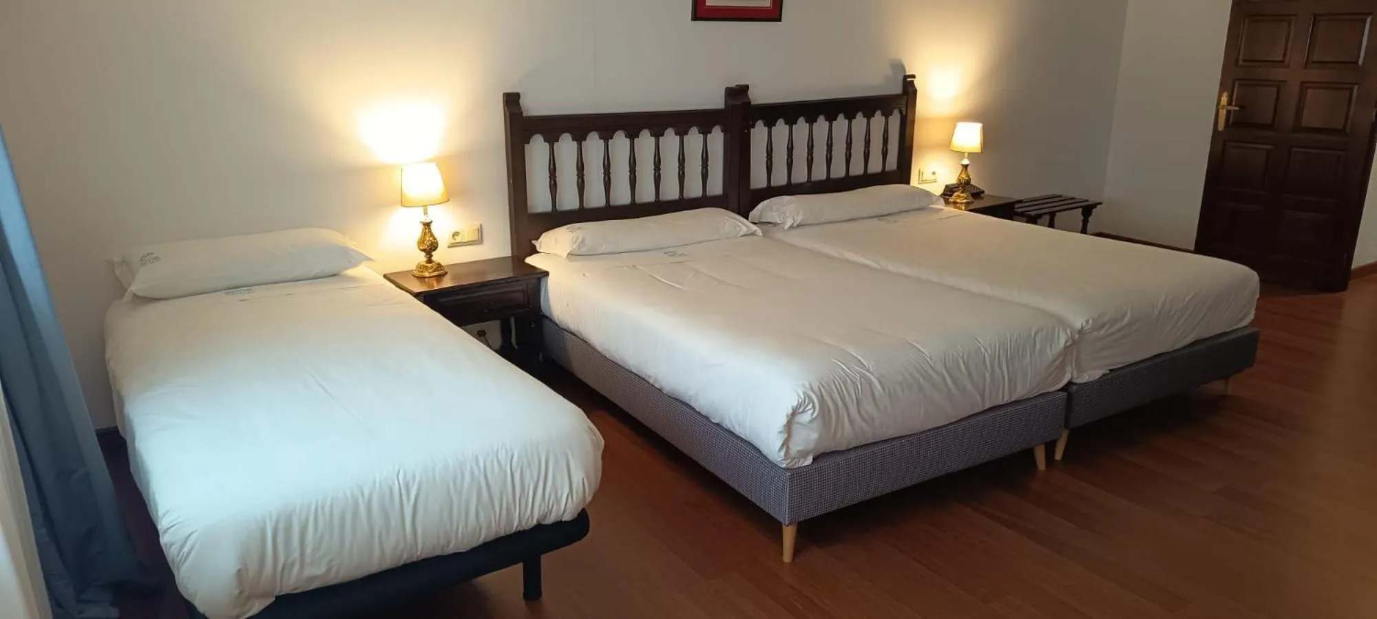 Bed in Hotel Conde Rodrigo II by eme hoteles