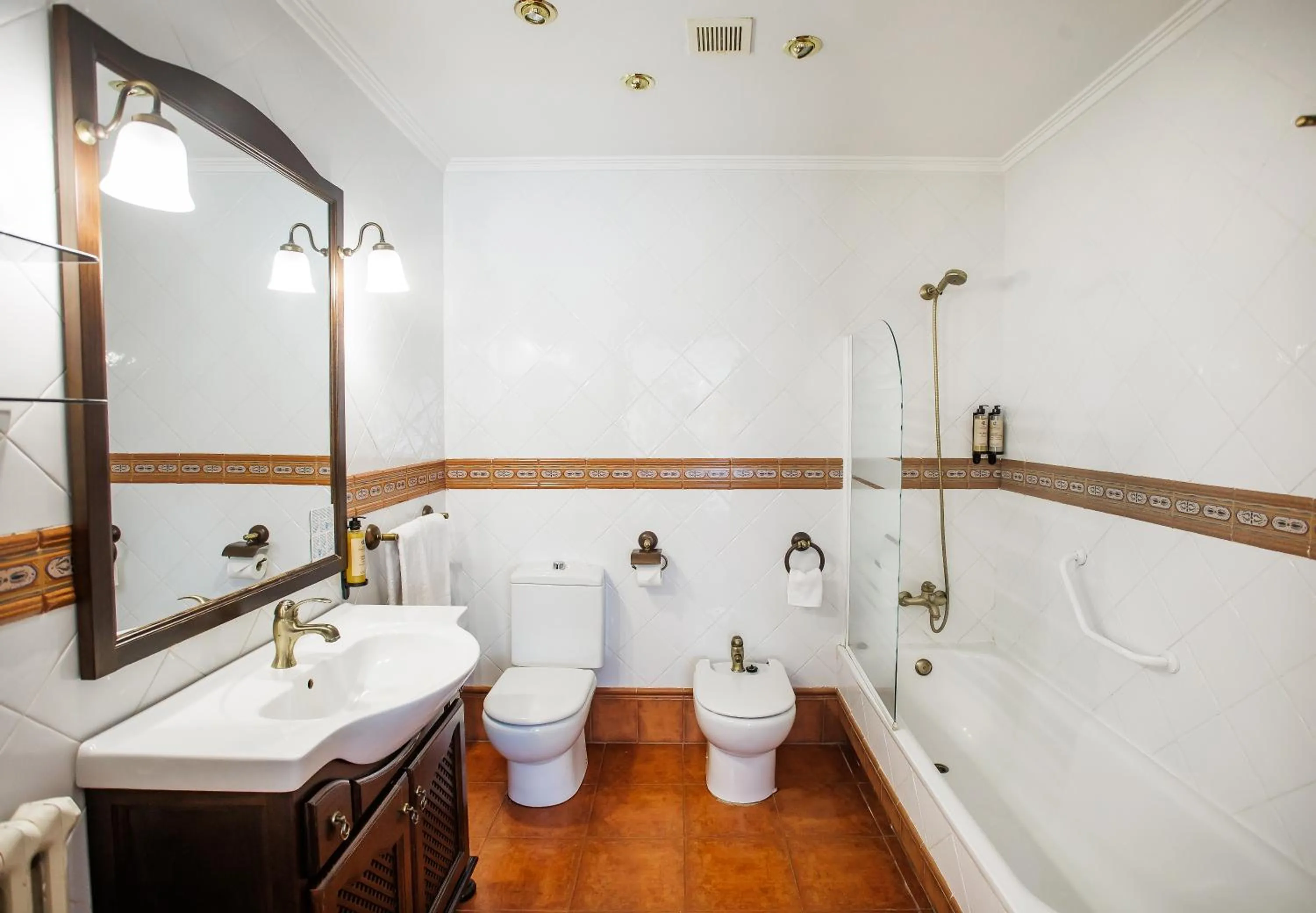 Bathroom in Hotel Conde Rodrigo II by eme hoteles