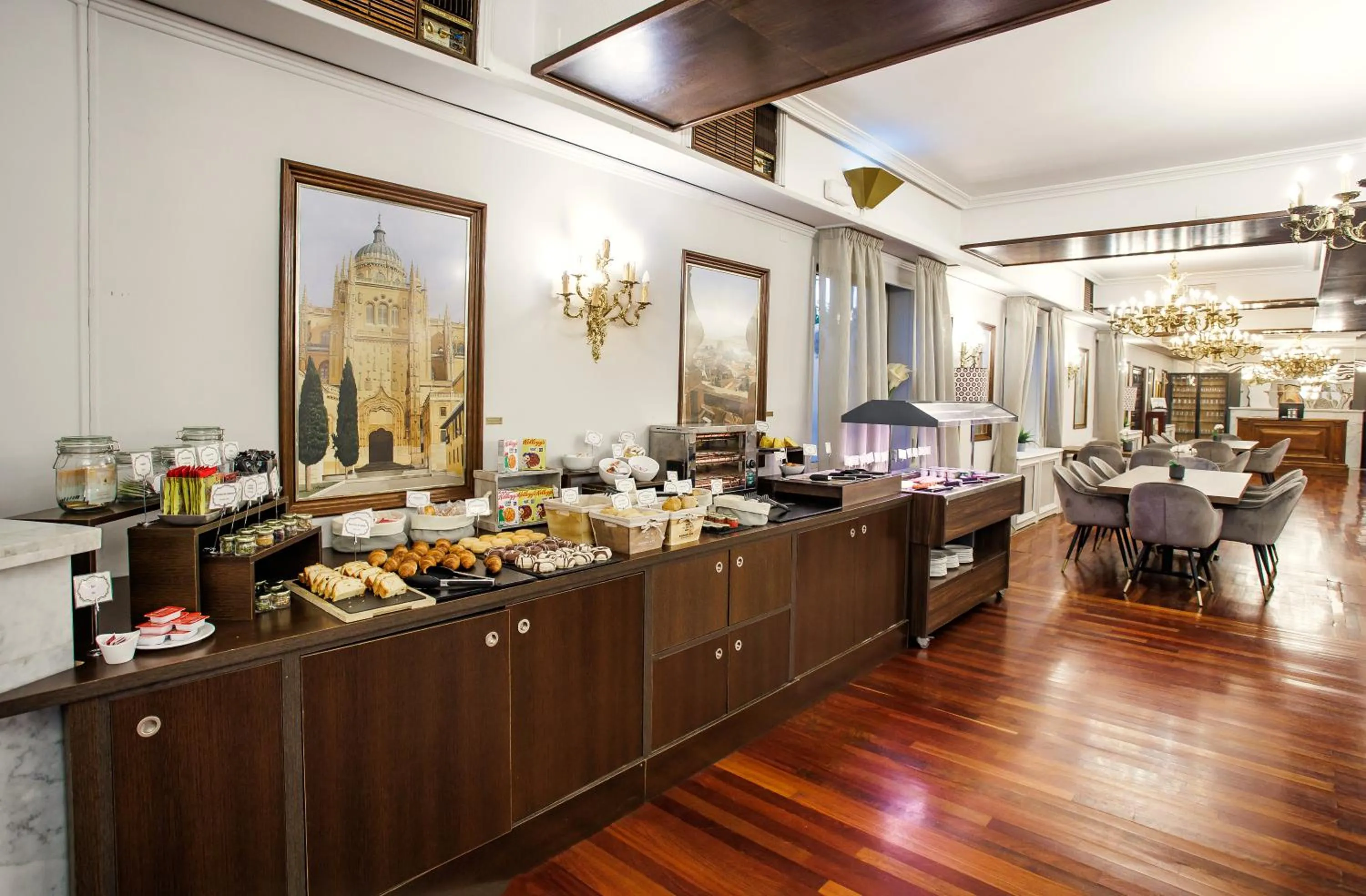 Buffet breakfast in Hotel Conde Rodrigo II by eme hoteles