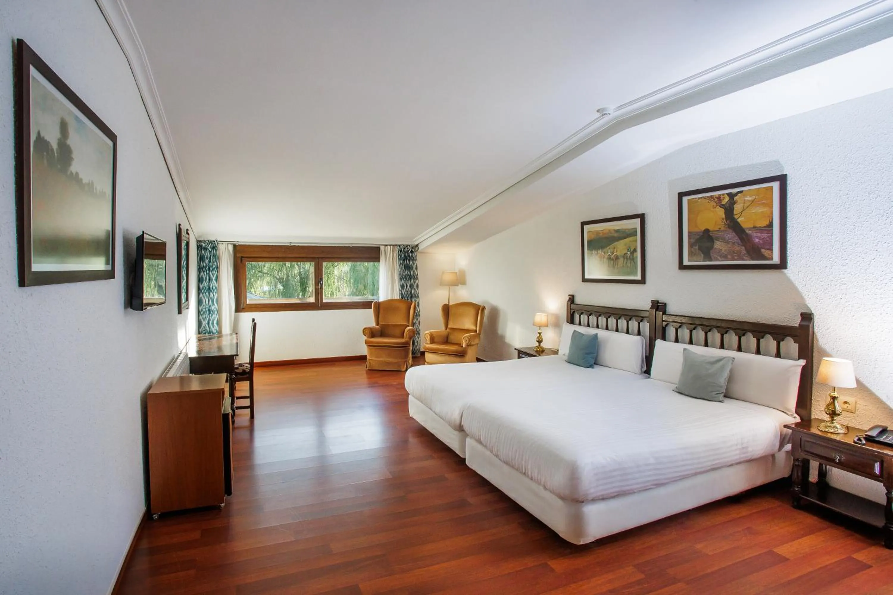 Bed in Hotel Conde Rodrigo II by eme hoteles