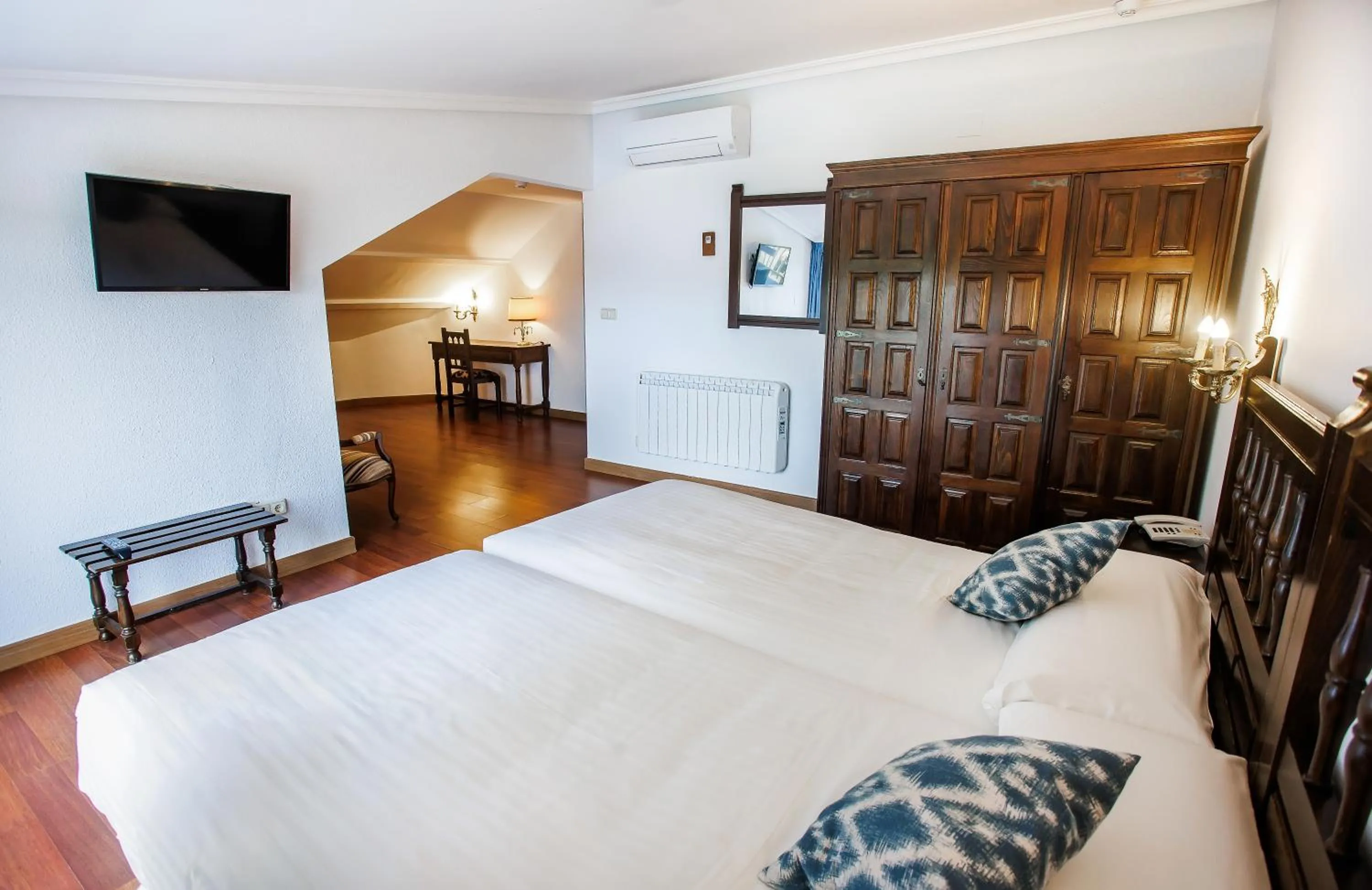 Bed in Hotel Conde Rodrigo II by eme hoteles