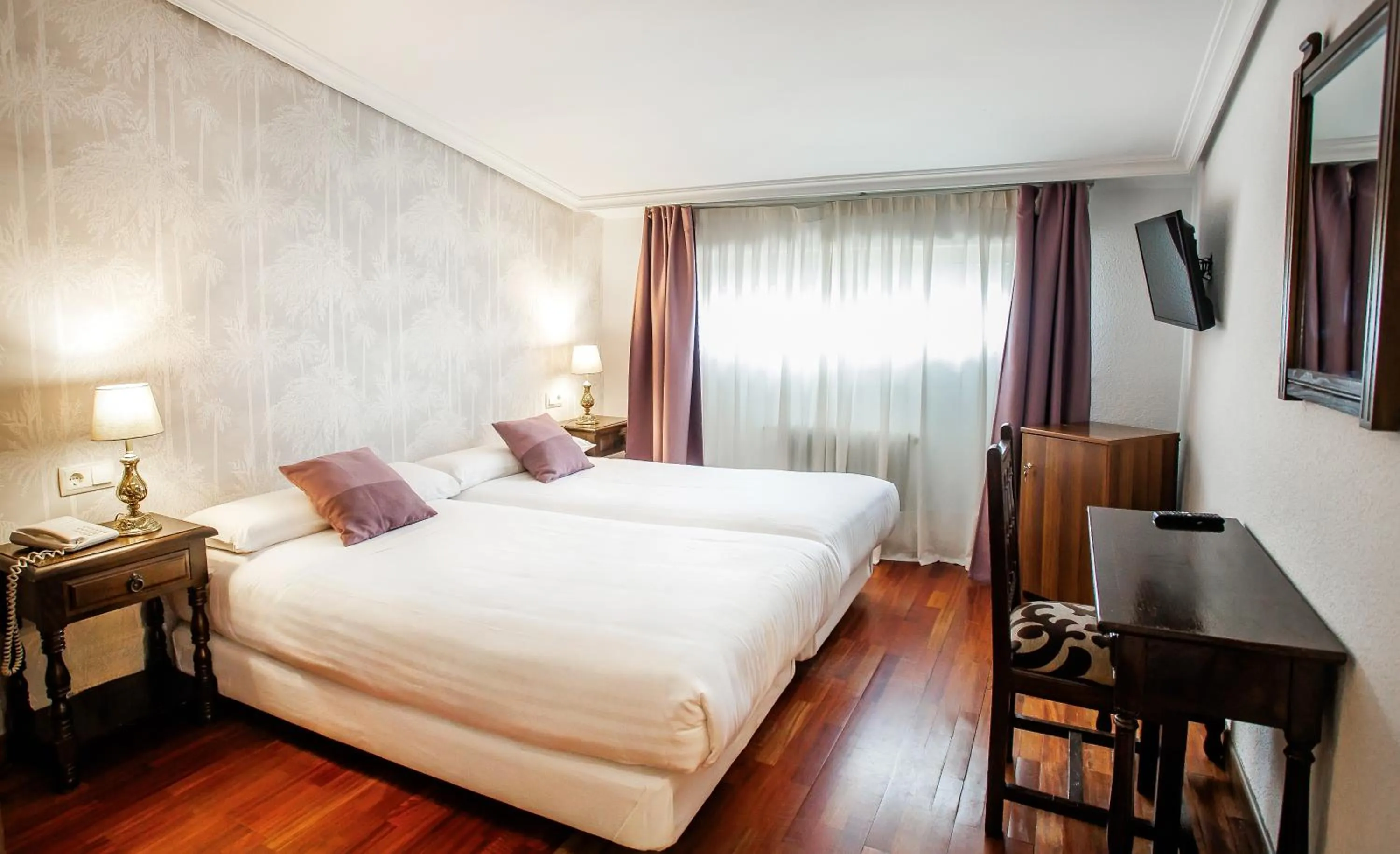 Bed in Hotel Conde Rodrigo II by eme hoteles