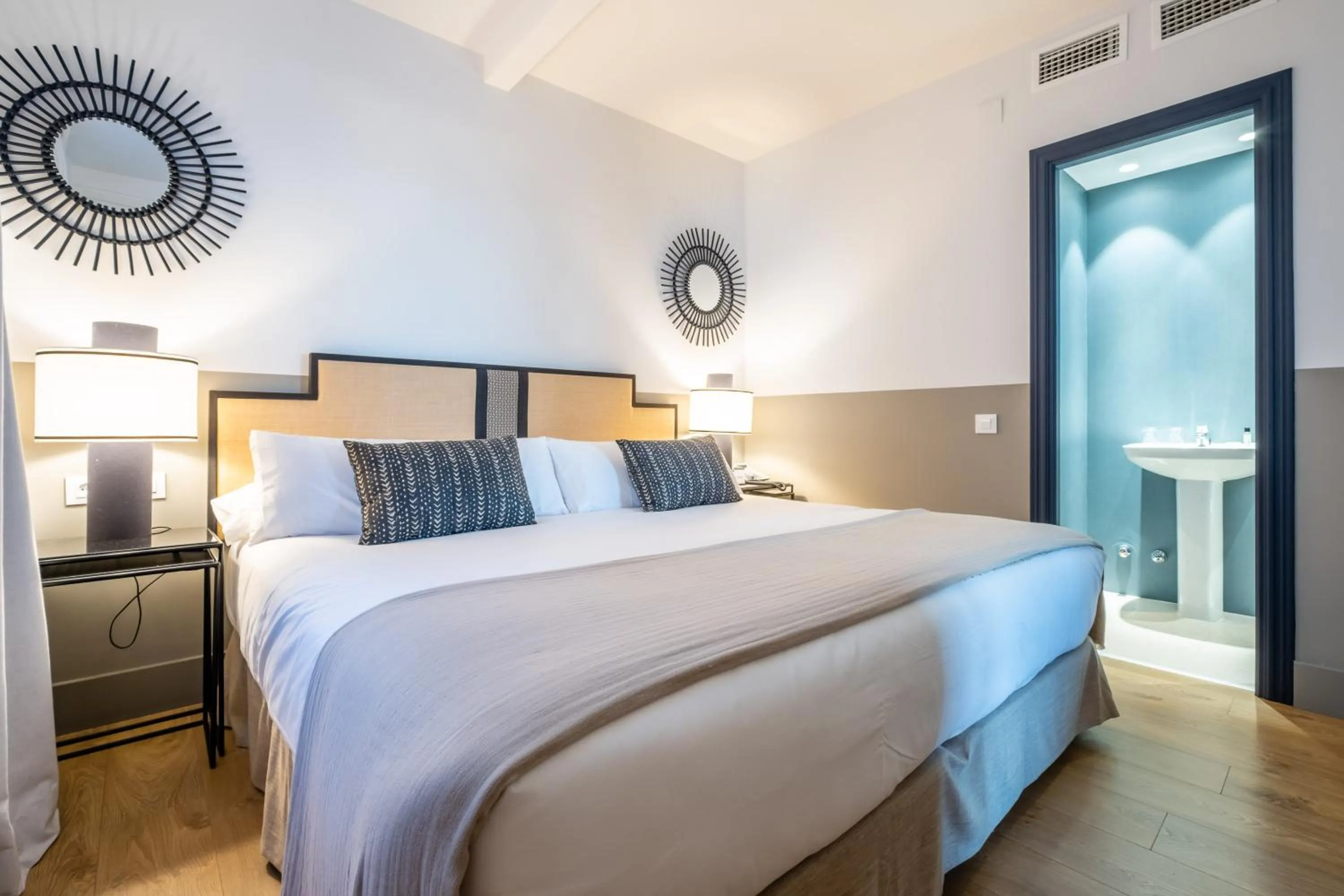 Bathroom, Bed in Soho Boutique Las Vegas