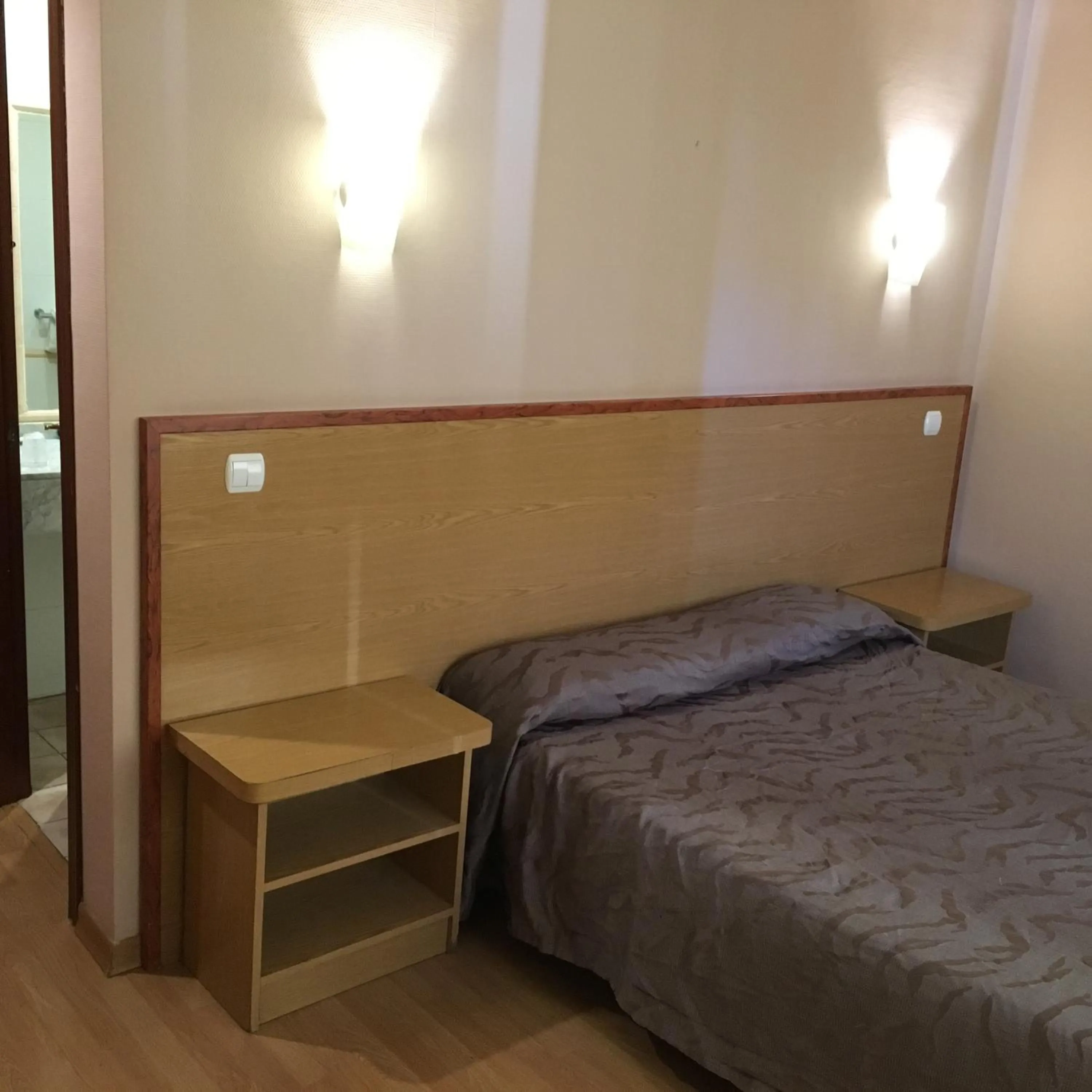 Bedroom, Bed in Hotel Avenida Leganés