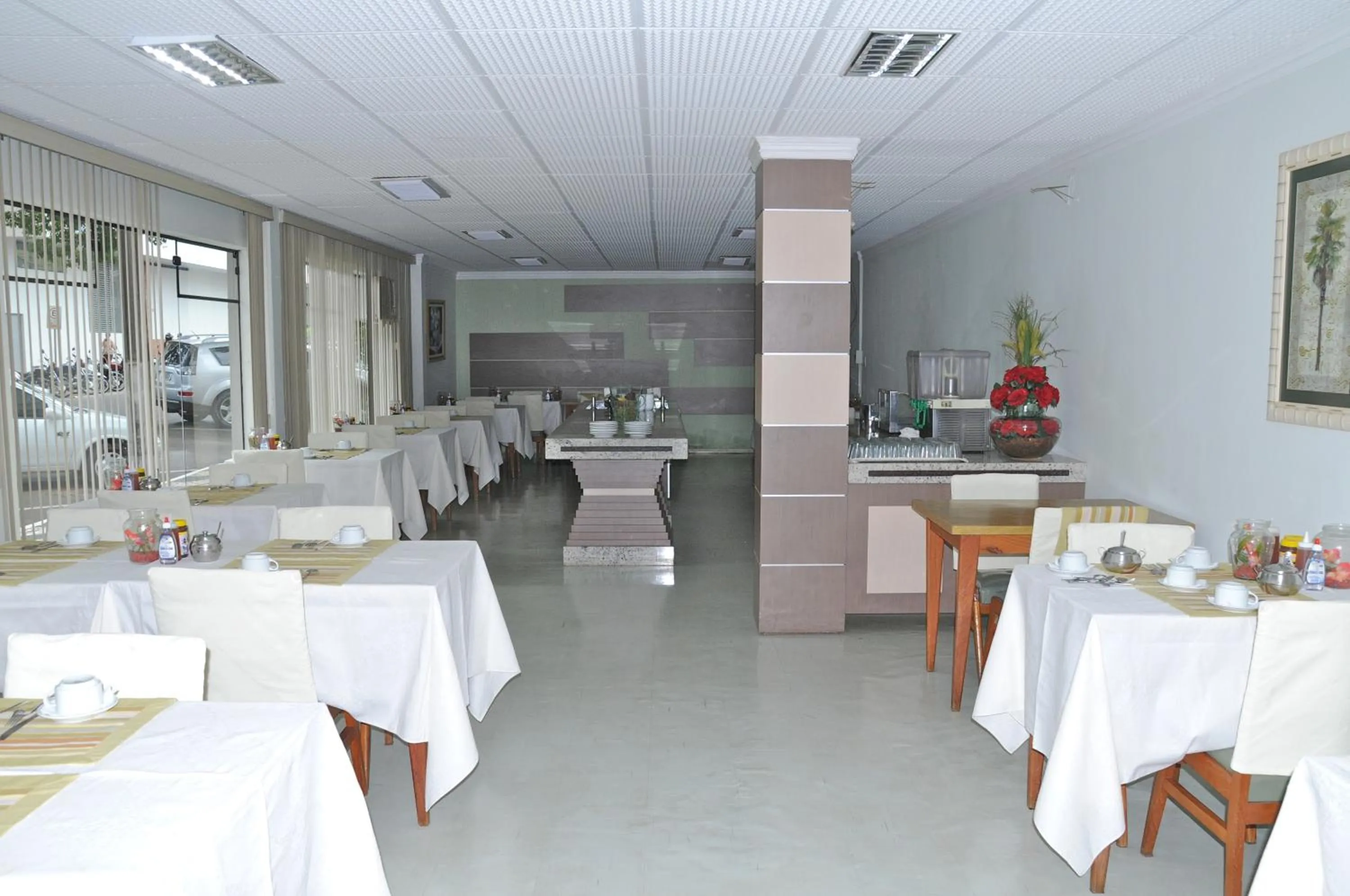 Restaurant/places to eat in Hotel Elite