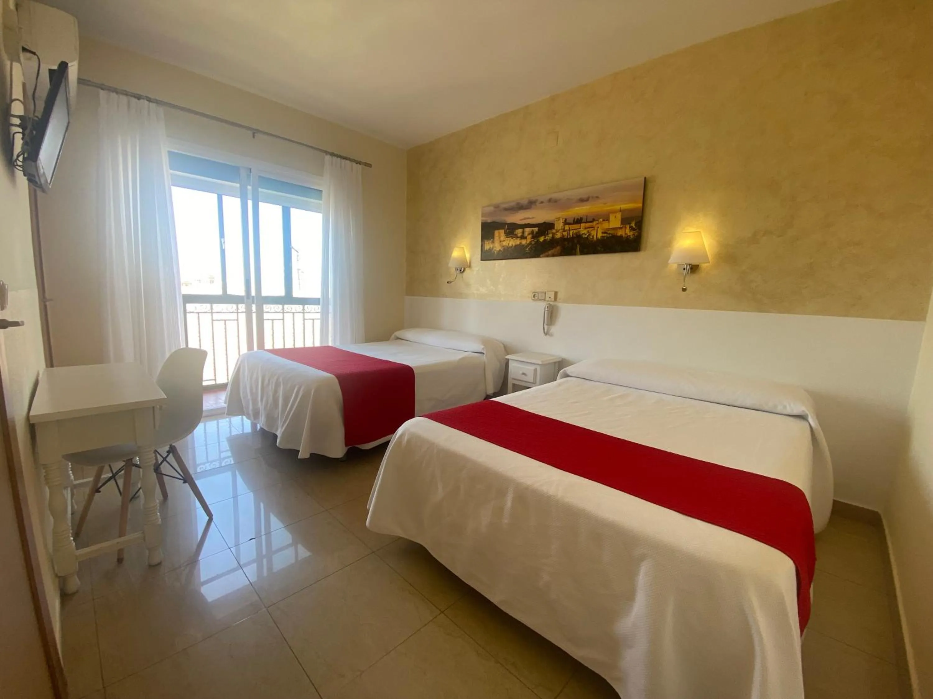 Bed in Hostal Sonia Granada