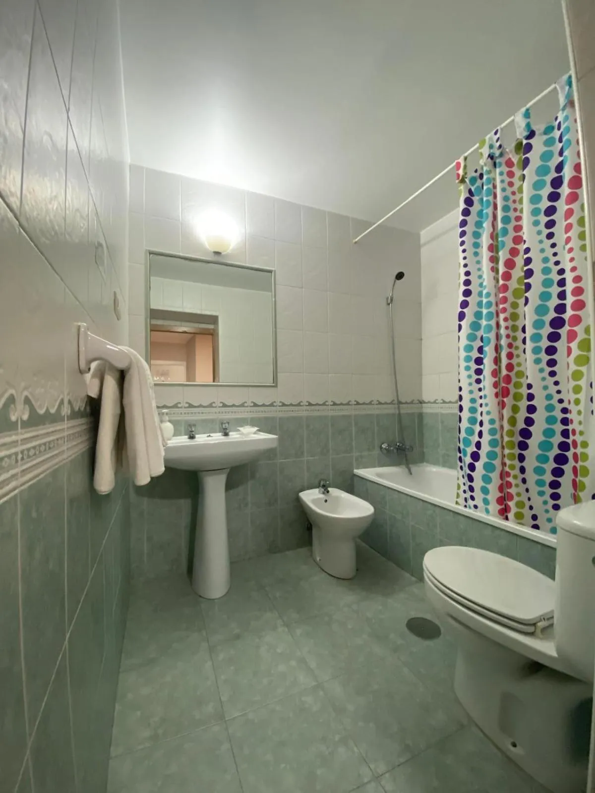Shower in Hostal Sonia Granada